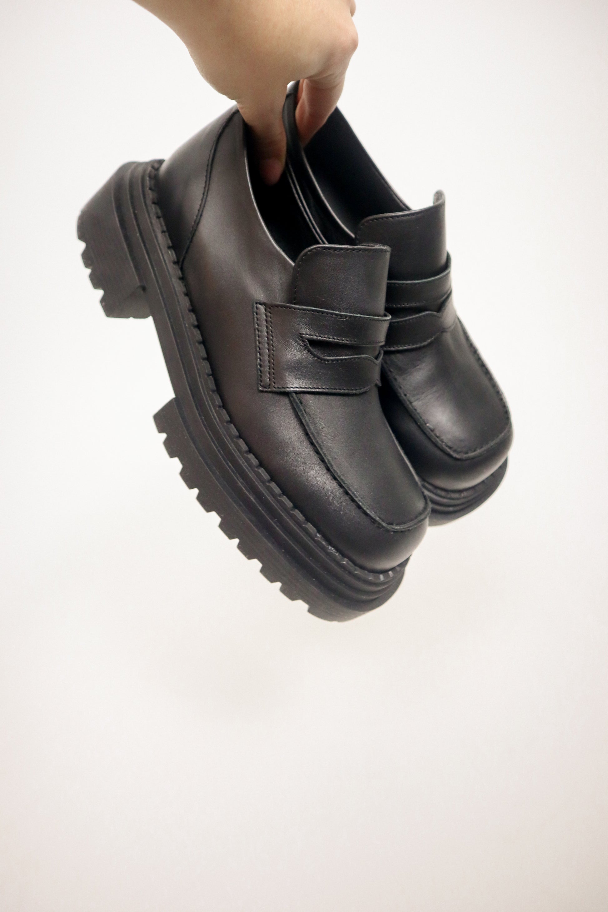 Made in Italy x Leather Loafers (7.5/8)