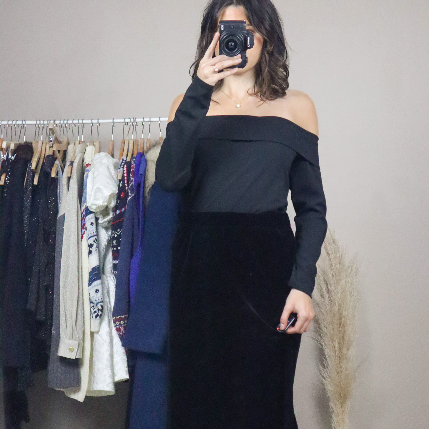 Modern x Cropped Off The Shoulder Top (L)