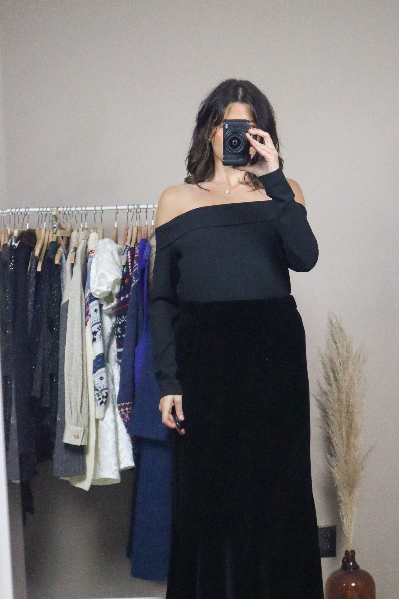 Modern x Cropped Off The Shoulder Top (L)