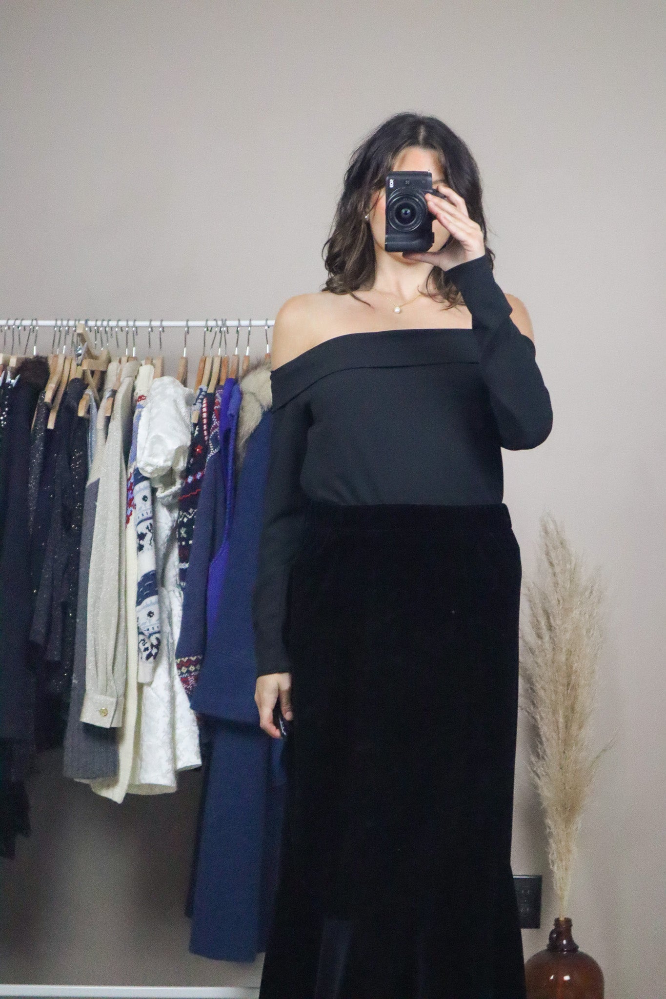 Modern x Cropped Off The Shoulder Top (L)