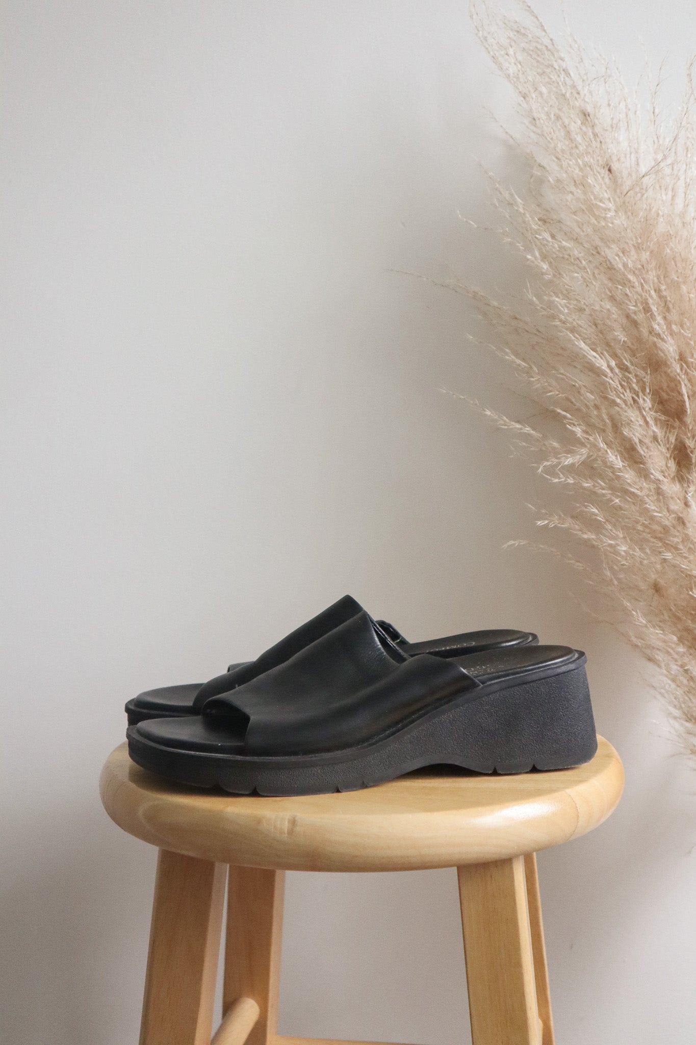 Vintage x Leather Slides (7/7.5)