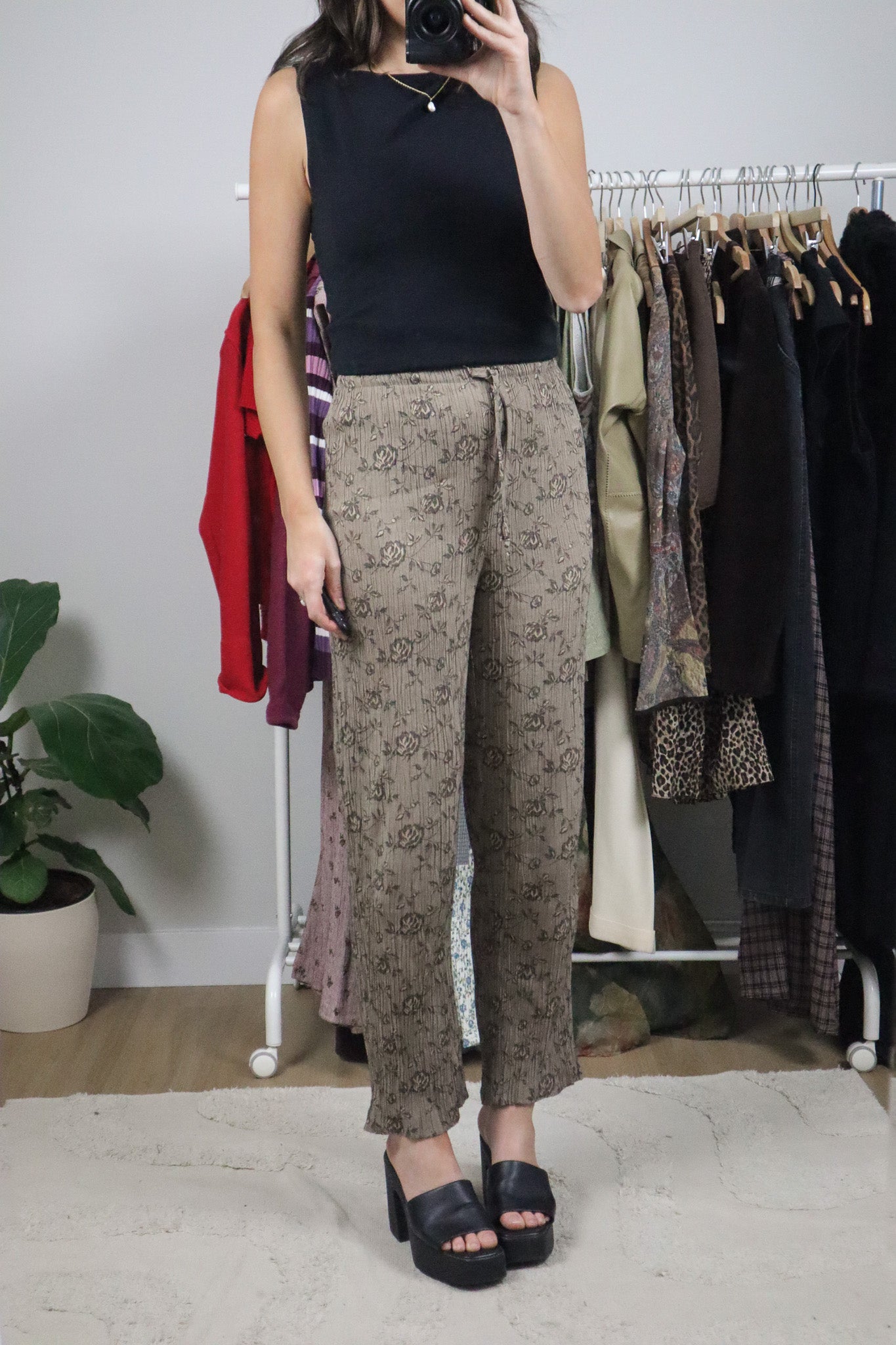 Made in Canada x Vintage x Crinkle Floral Pant (XS)