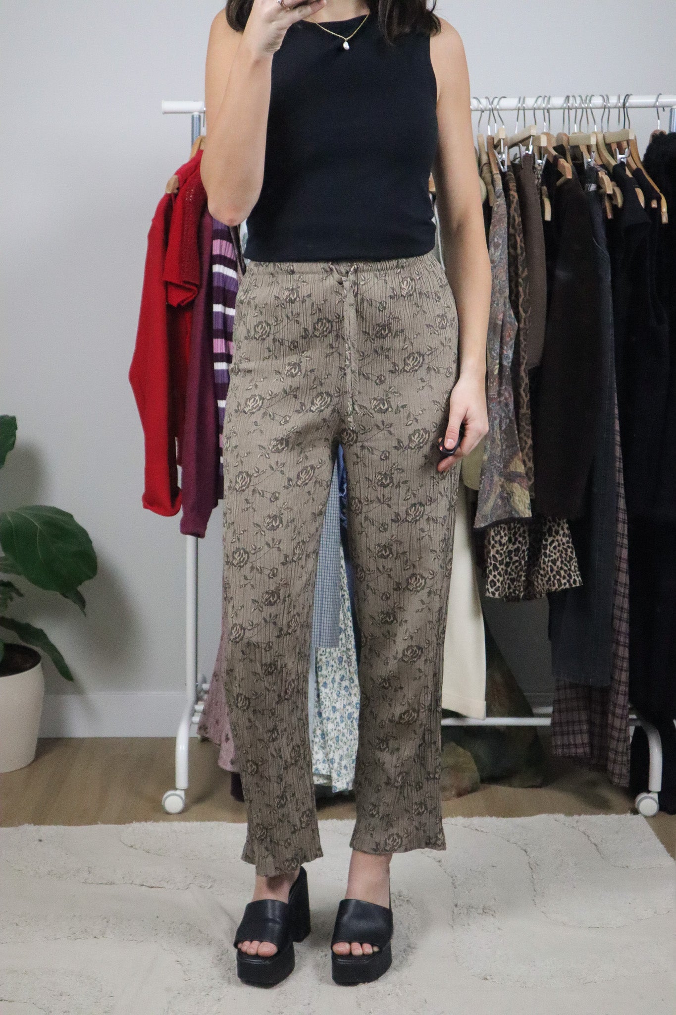 Made in Canada x Vintage x Crinkle Floral Pant (XS)