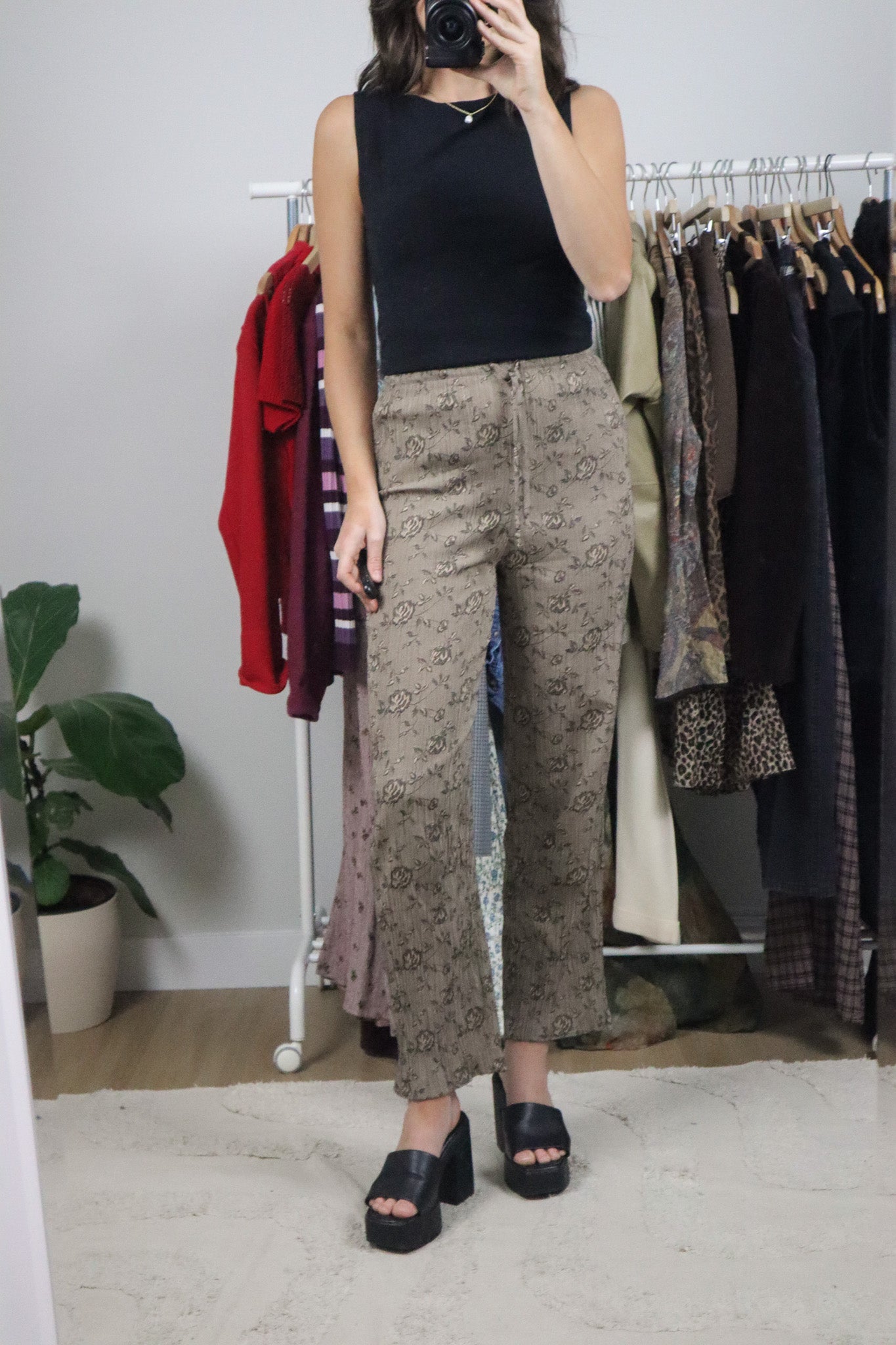 Made in Canada x Vintage x Crinkle Floral Pant (XS)