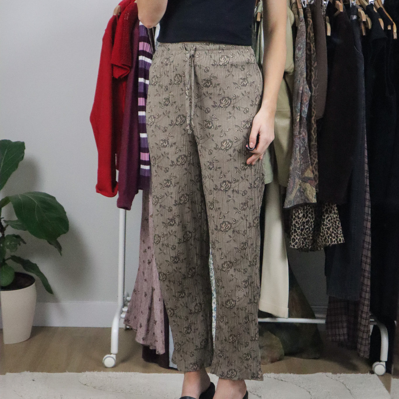 Made in Canada x Vintage x Crinkle Floral Pant (XS)