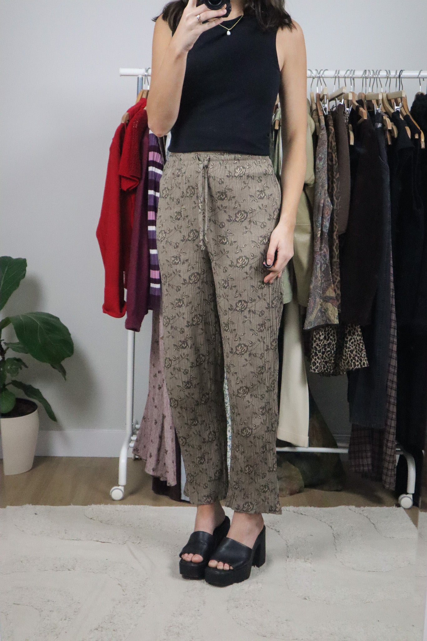 Made in Canada x Vintage x Crinkle Floral Pant (XS)