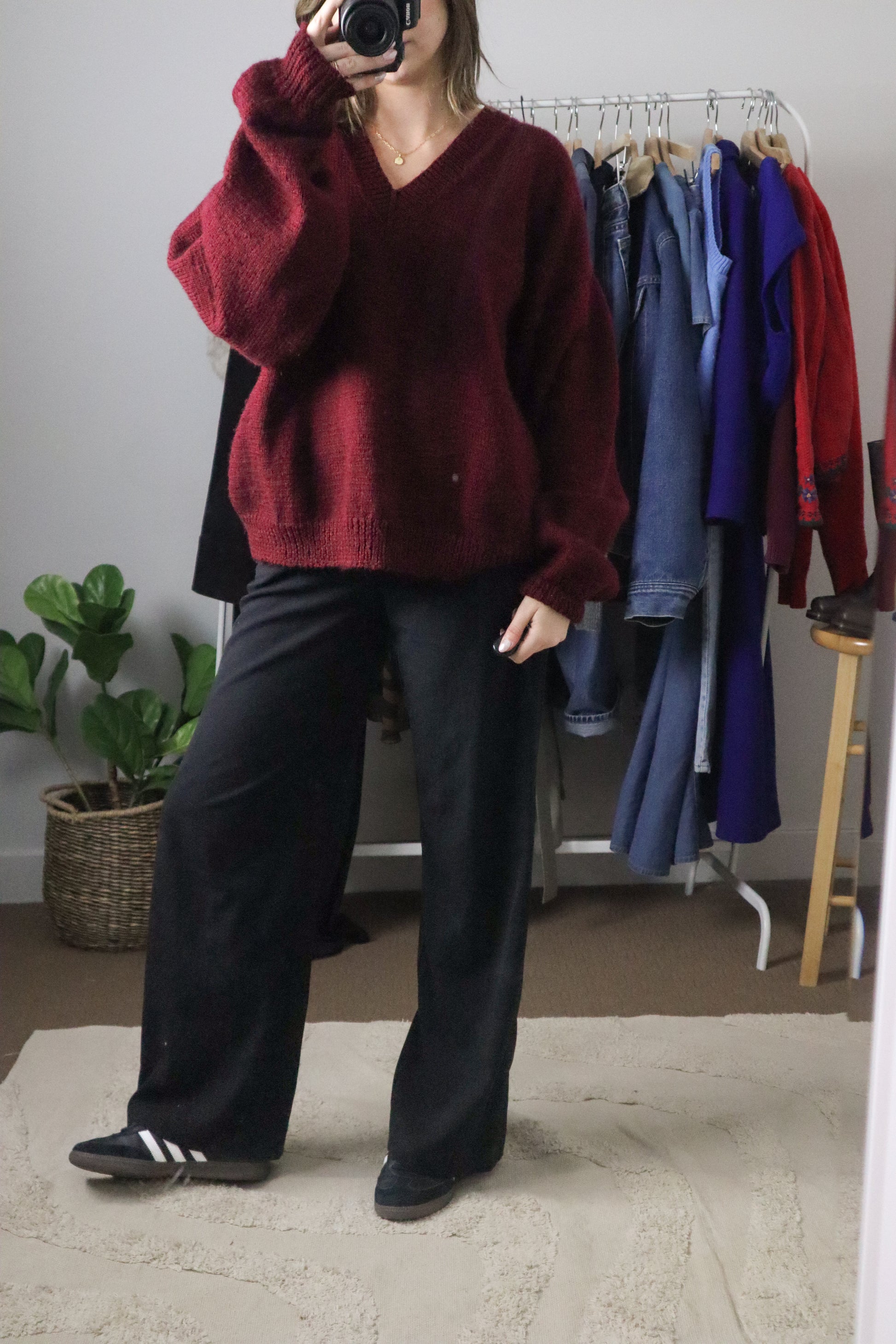 Hand Knit x V-Neck Sweater (S-L)