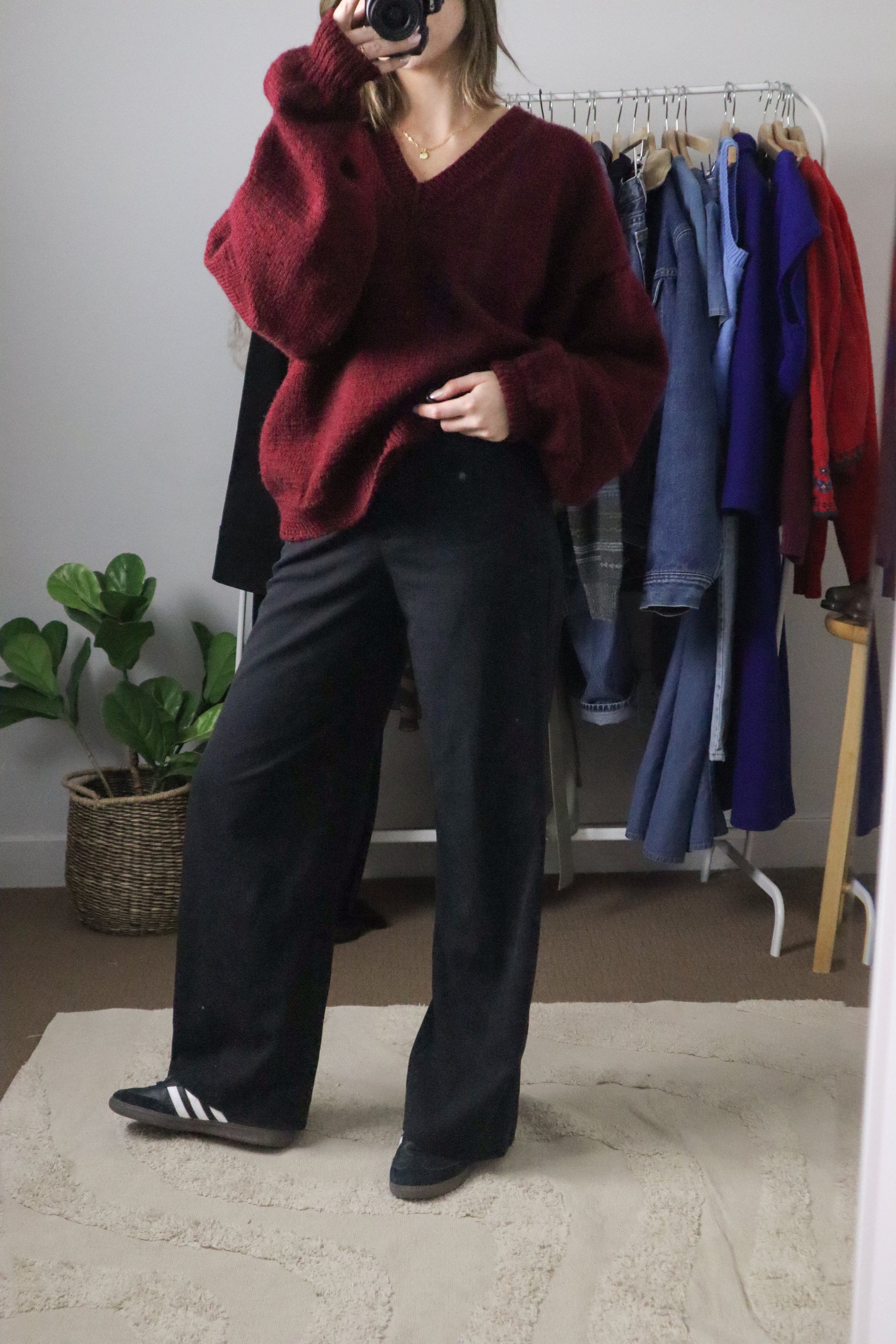 Hand Knit x V-Neck Sweater (S-L)