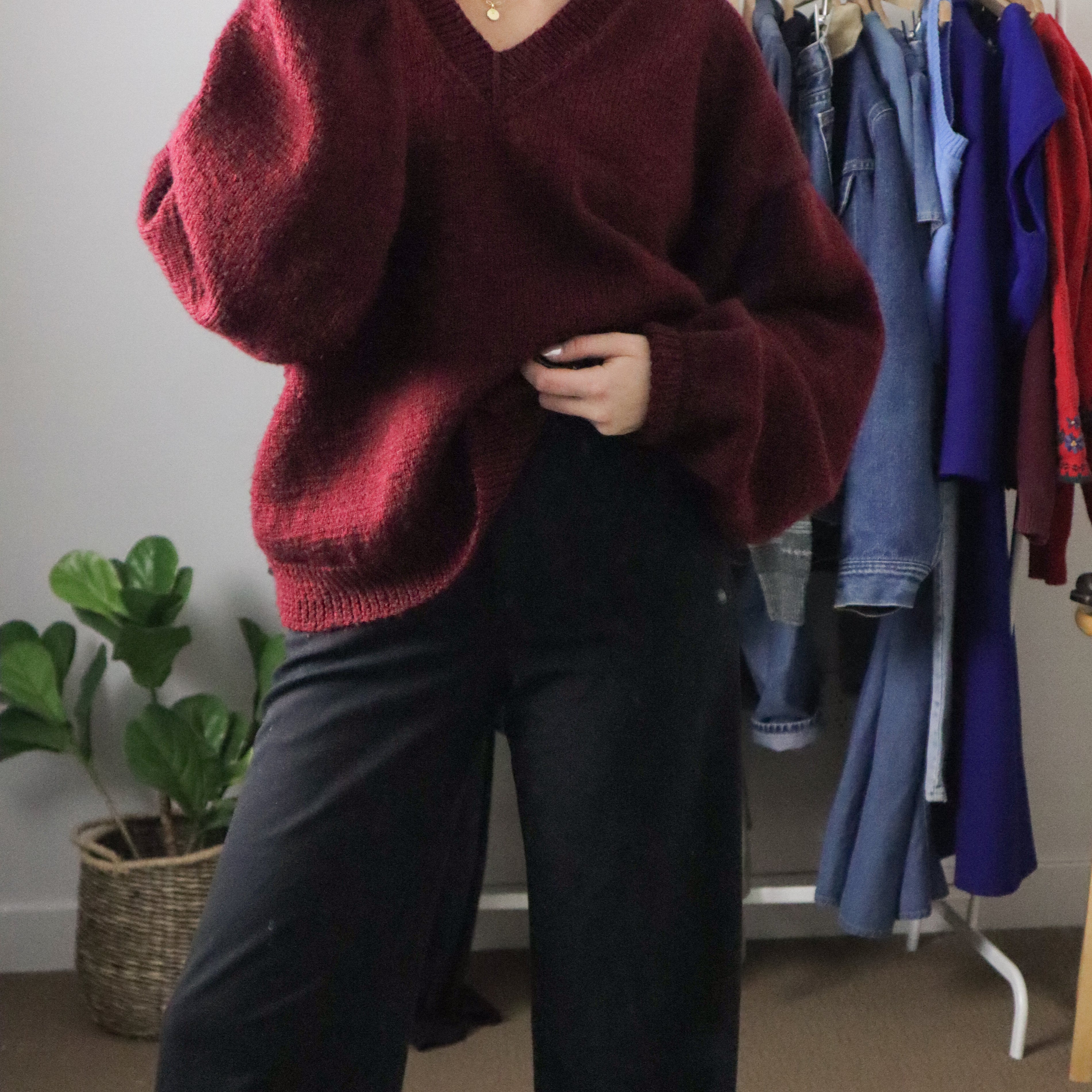 Hand Knit x V-Neck Sweater (S-L)