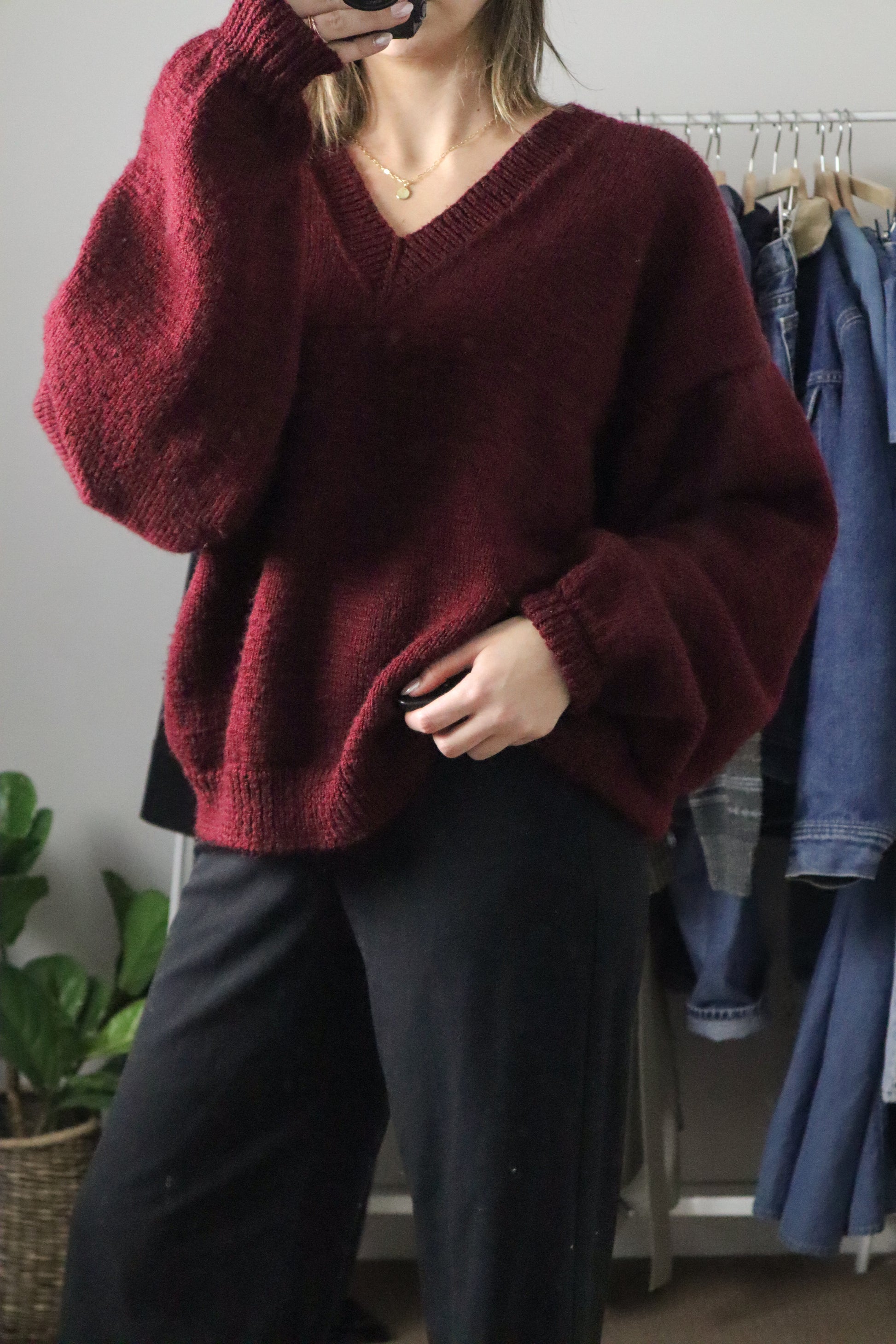 Hand Knit x V-Neck Sweater (S-L)