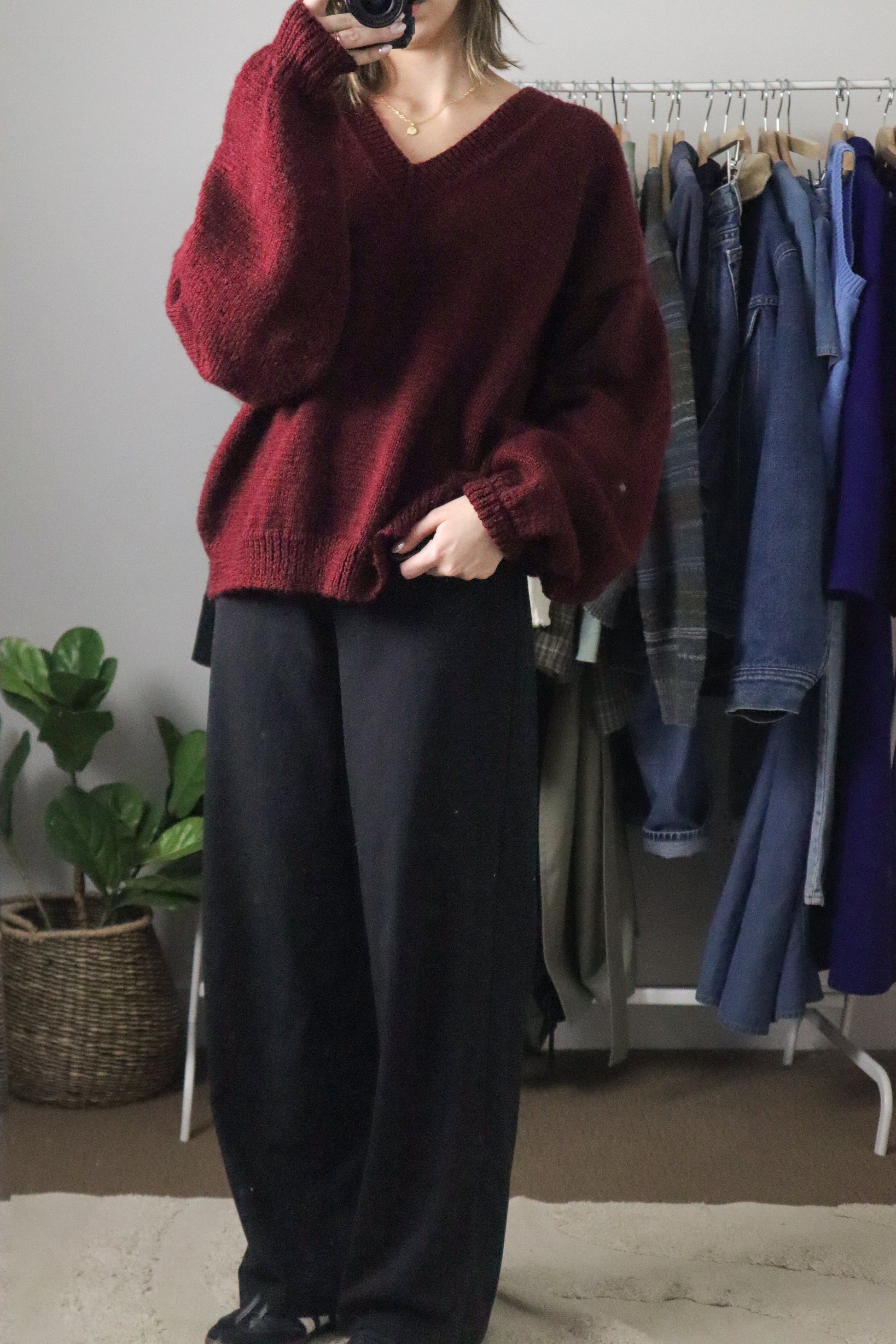 Hand Knit x V-Neck Sweater (S-L)