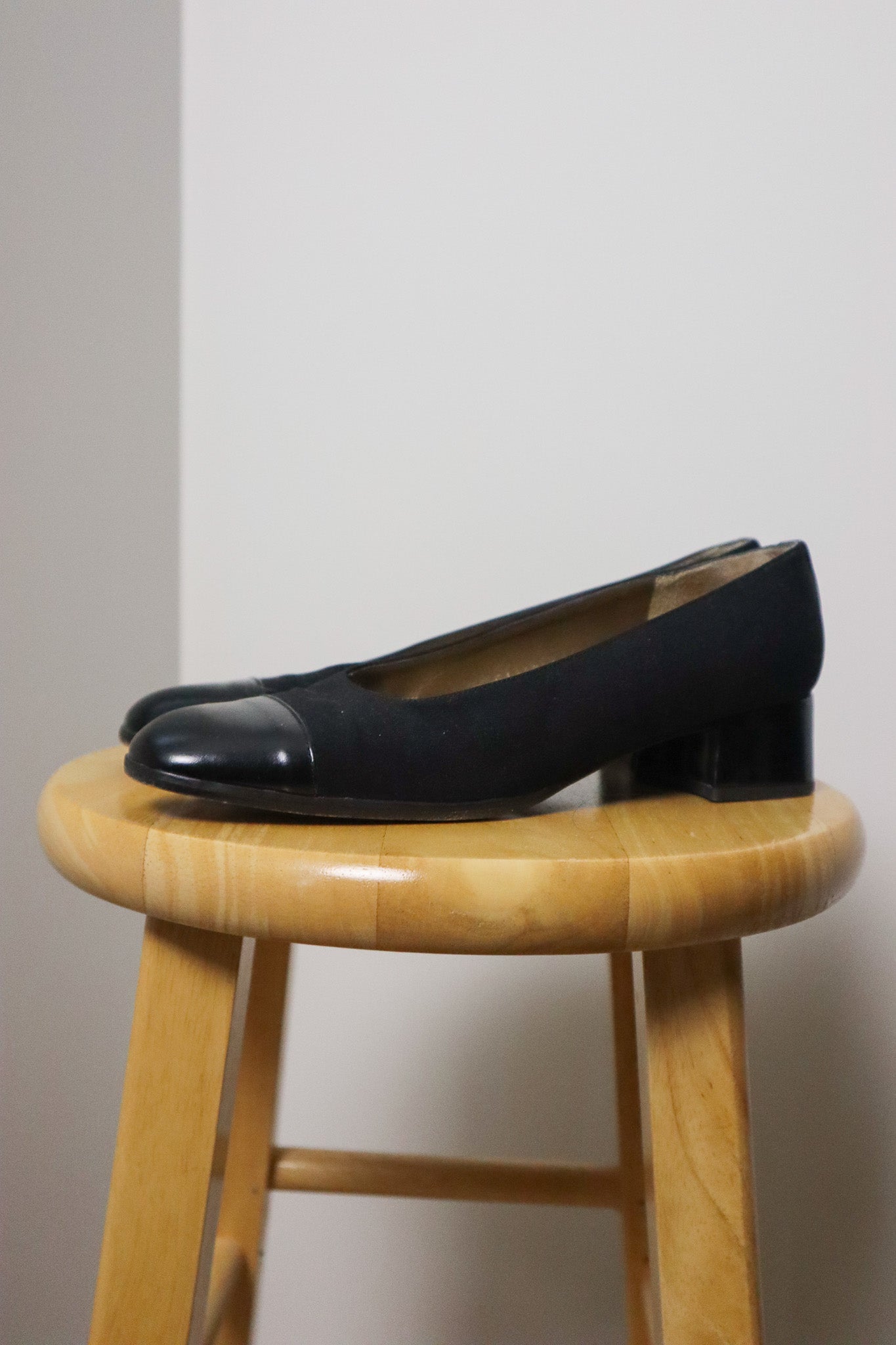 Vintage x Stuart Weitzman x Leather Two-Tone Heels (7.5)