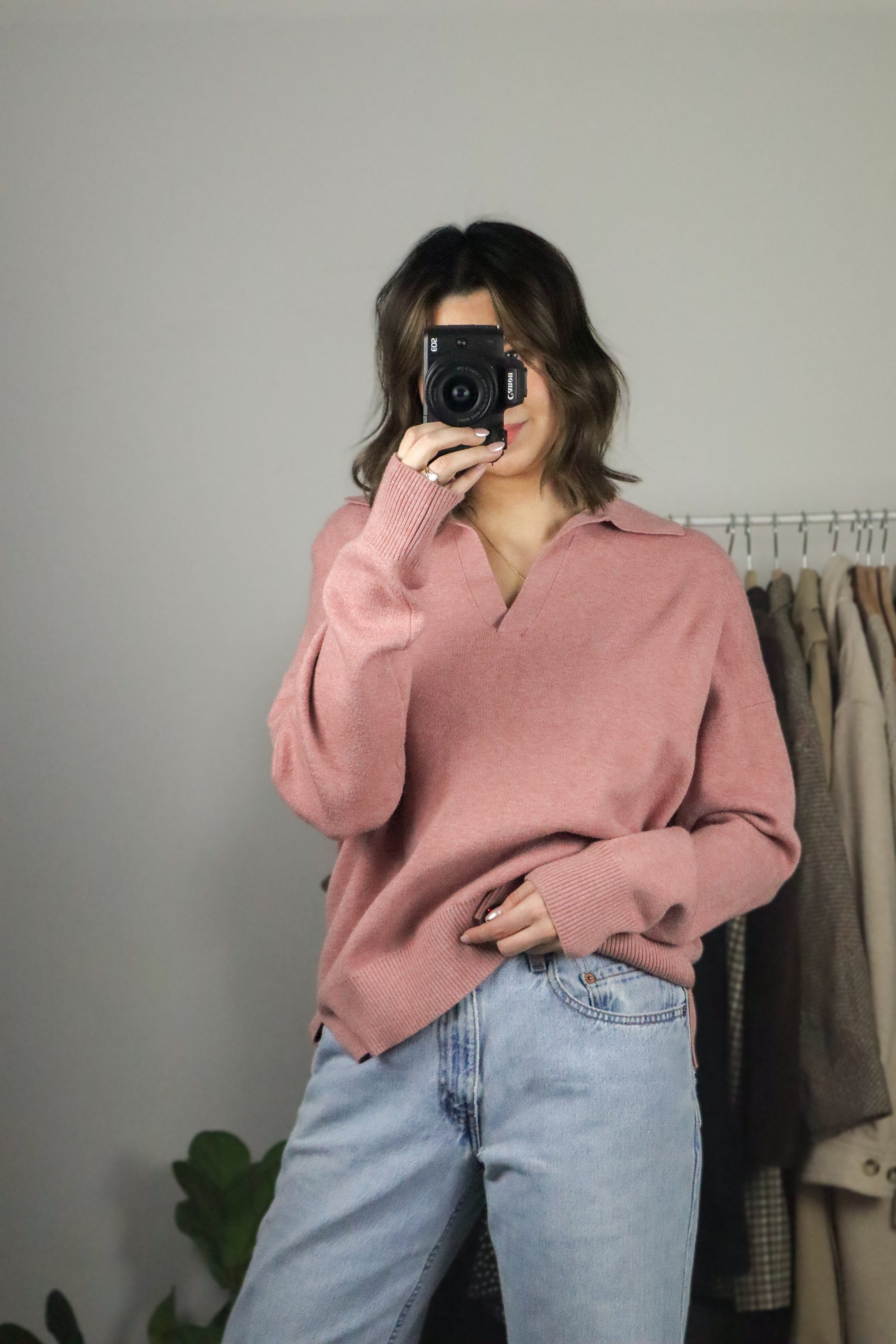 Modern x Collared V-Neck (M/L)