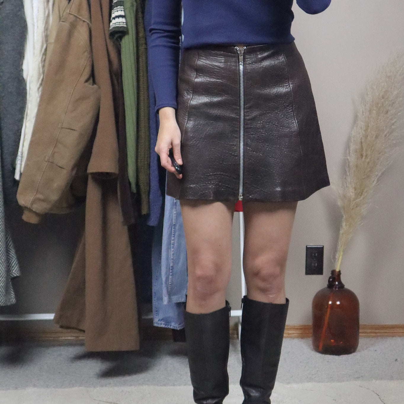 Made in USA x Vintage x Leather Mini Zipper Mini Skirt (2/4)