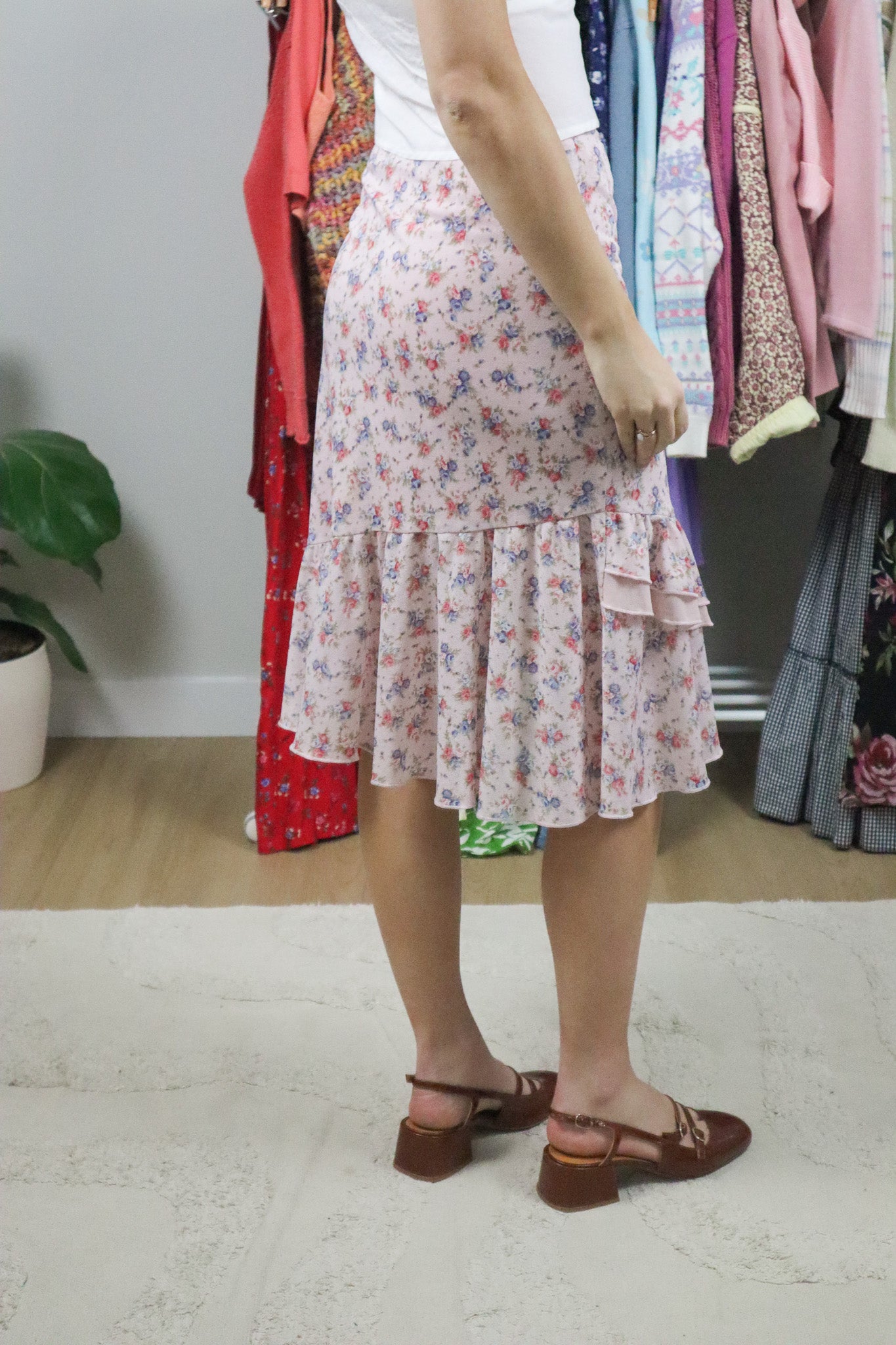 Vintage x Floral Ruffle Midi Skirt (2/4)