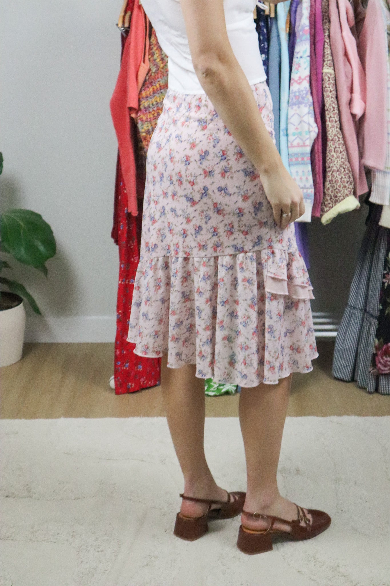 Vintage x Floral Ruffle Midi Skirt (2/4)