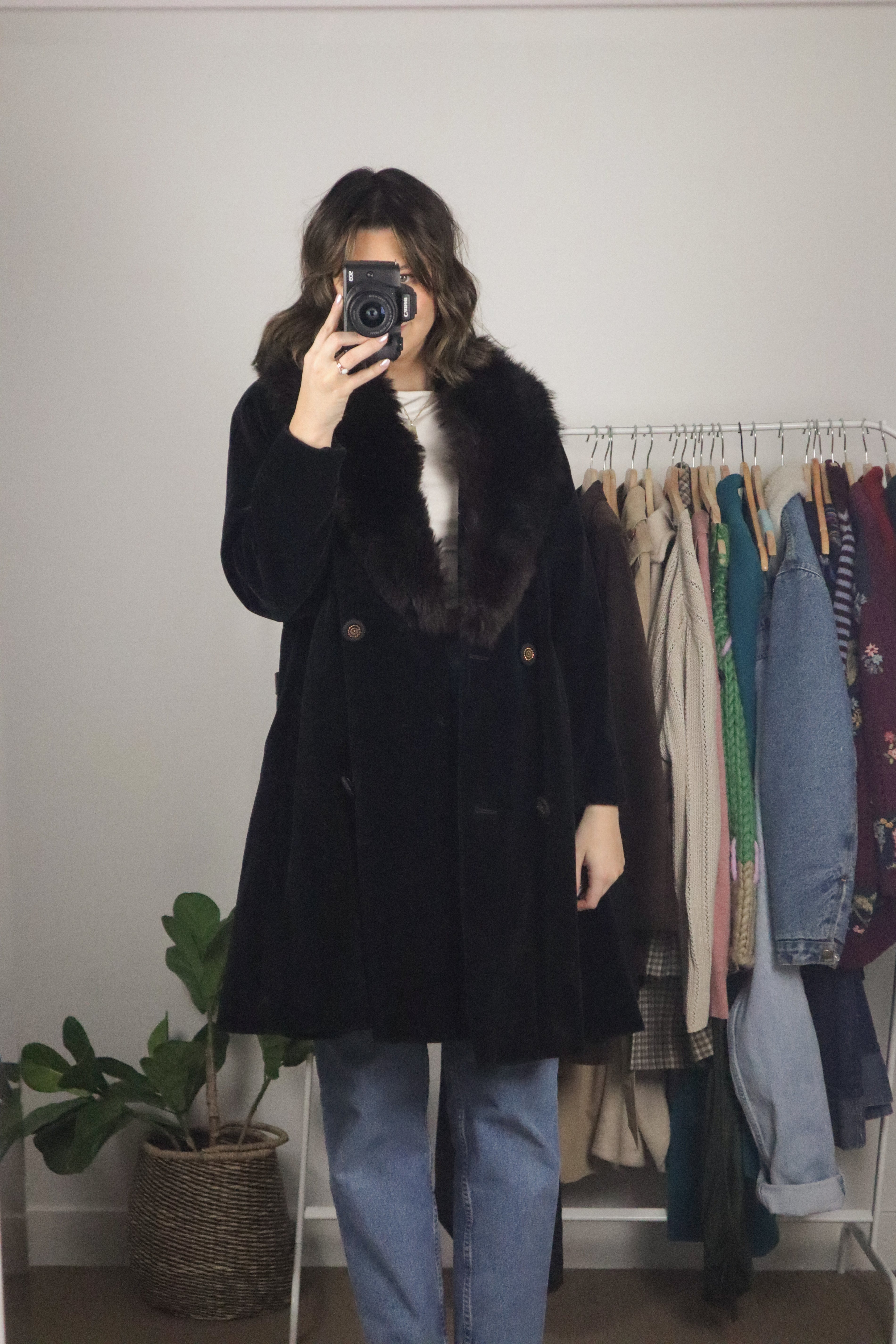Made in Canada x Vintage x 1960s Fur Collared Velt Coat (S)