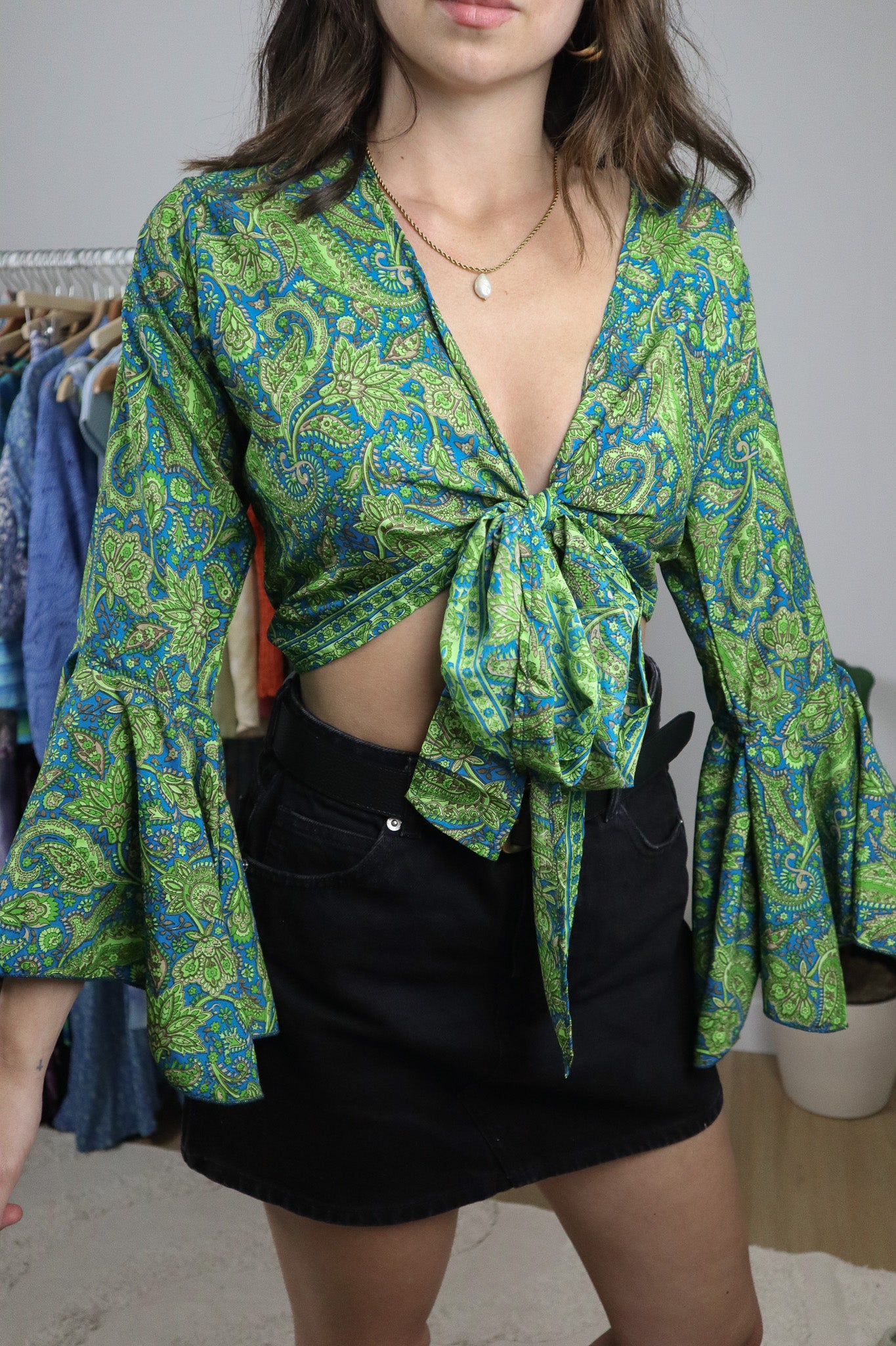 Made in Nepal x Cropped Silk Blend Patterned Tie Top (S)