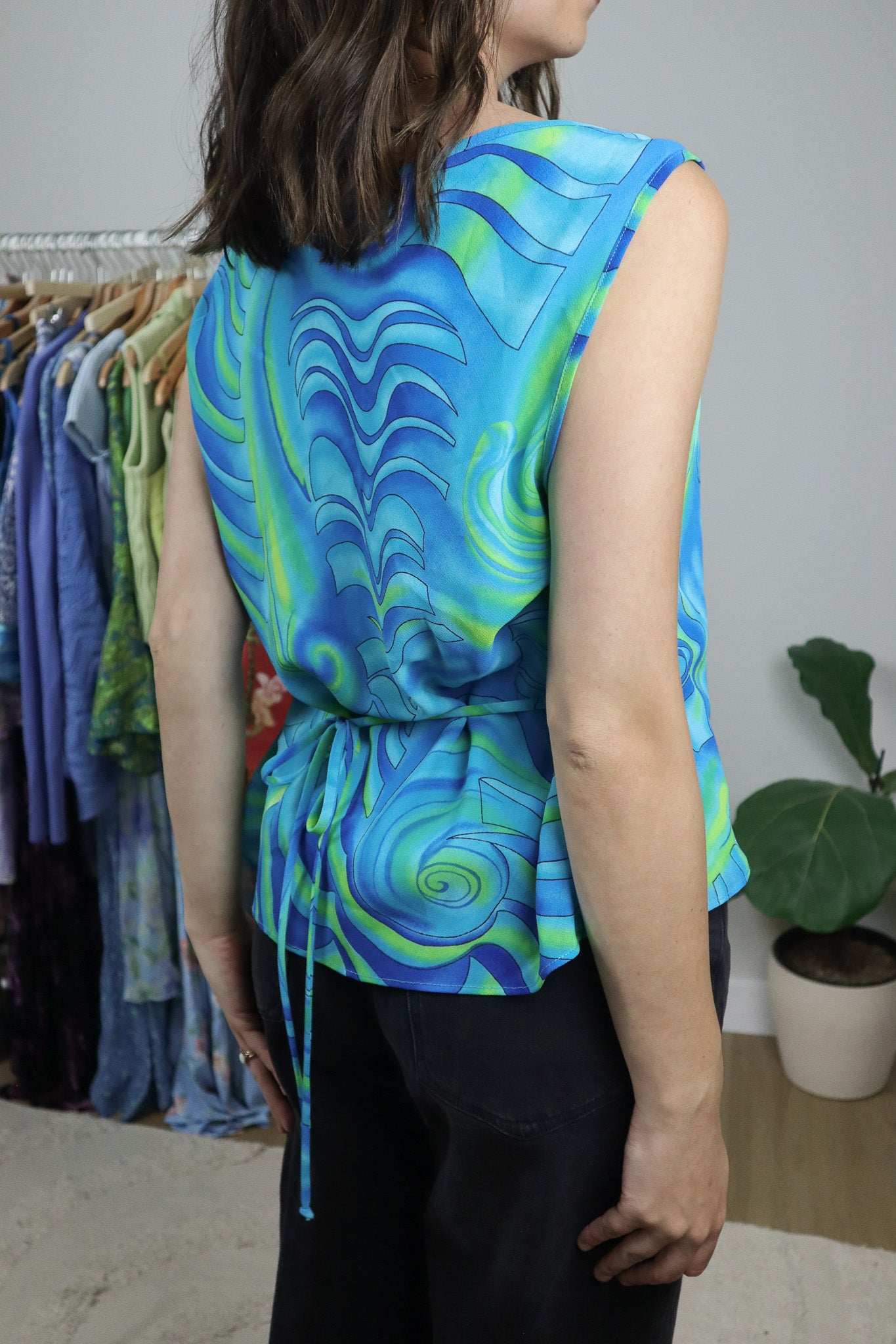 Made in Canada x Vintage x Cowl Neck Tie Top (L/XL)