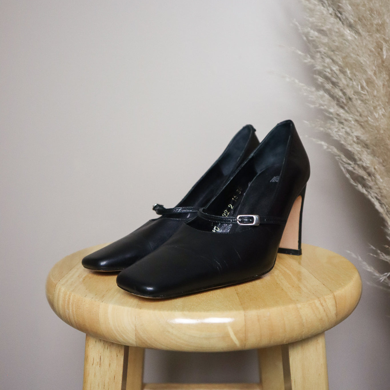 Vintage x 100% Leather Mary Jane Heels (6)