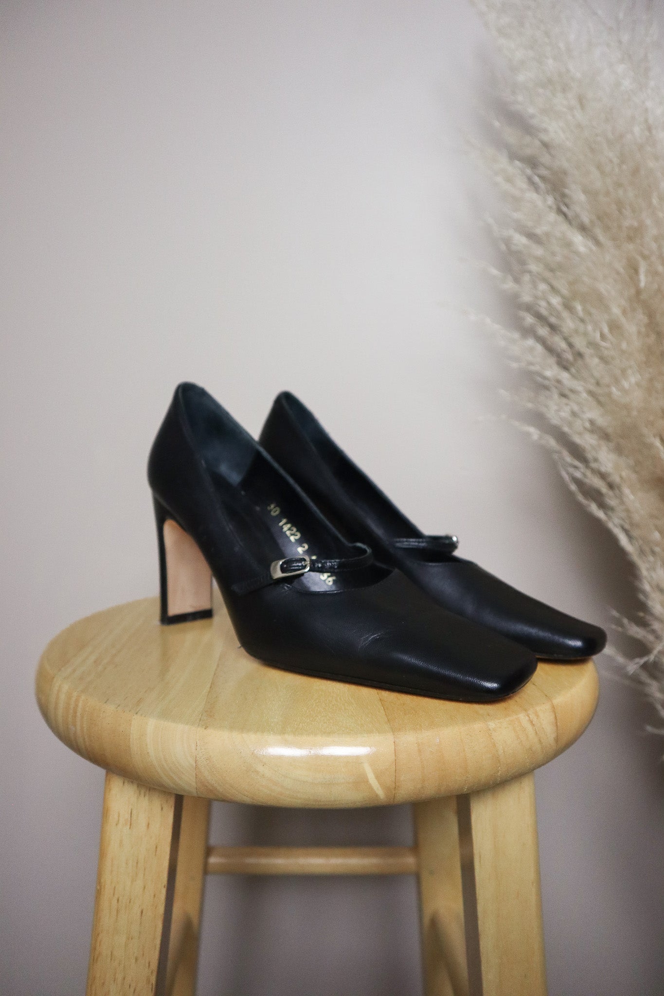Vintage x 100% Leather Mary Jane Heels (6)