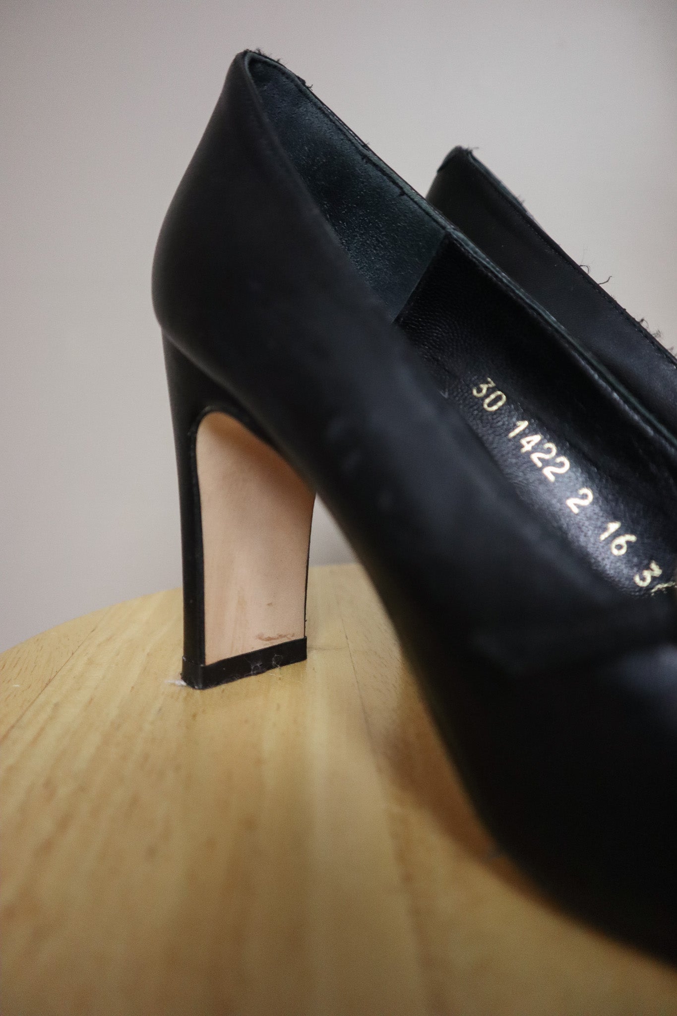Vintage x 100% Leather Mary Jane Heels (6)