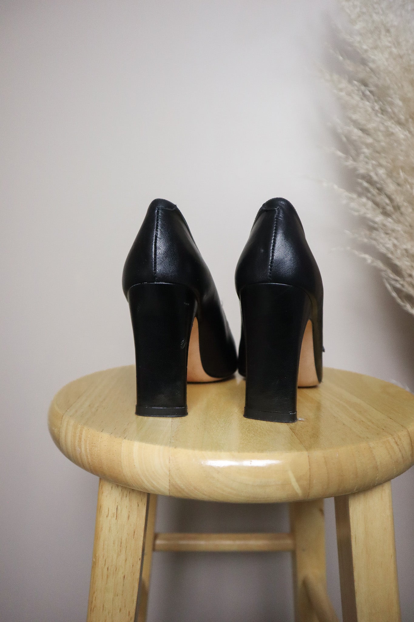 Vintage x 100% Leather Mary Jane Heels (6)