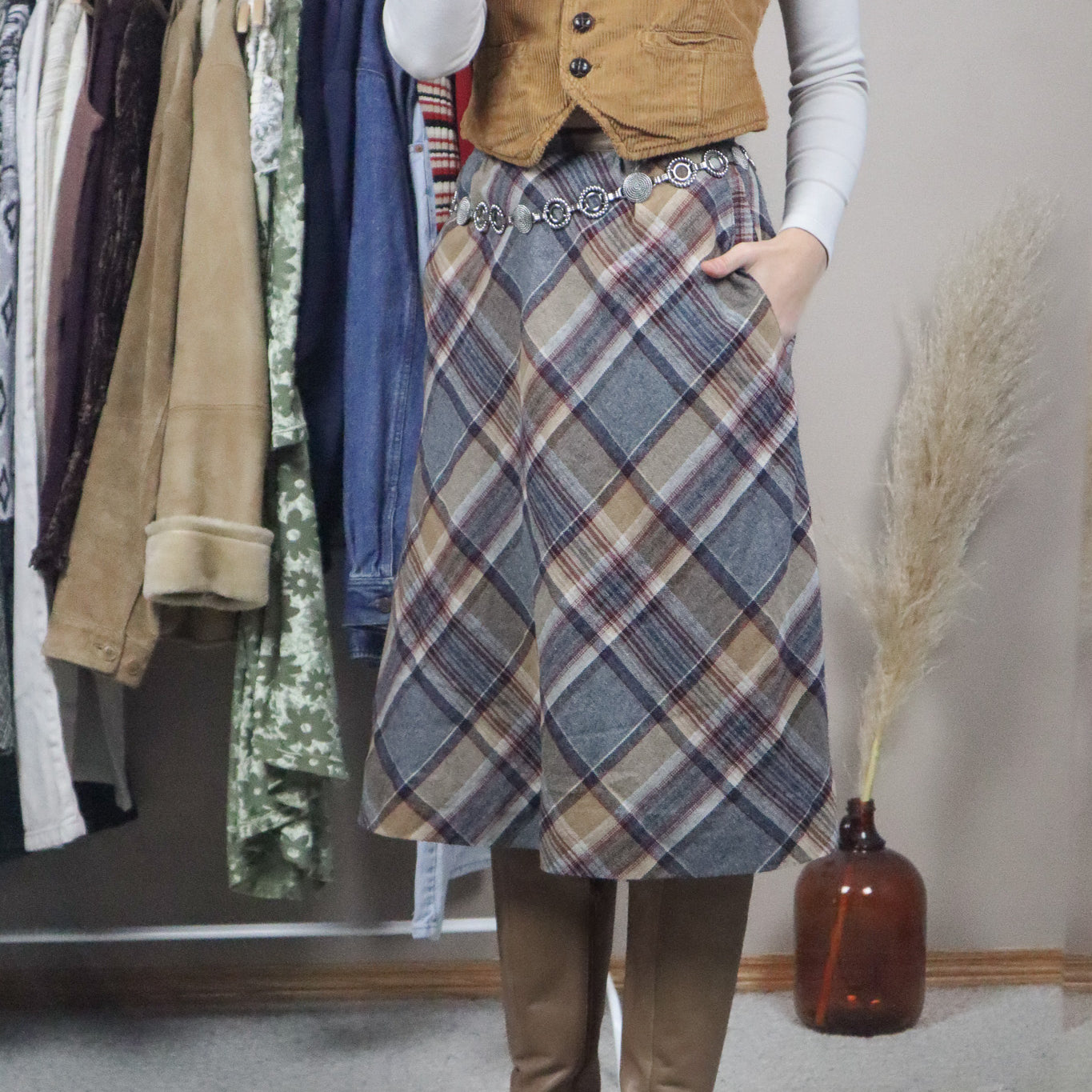 Vintage x 1970s Wool Blend Plaid Midi Skrit (2)