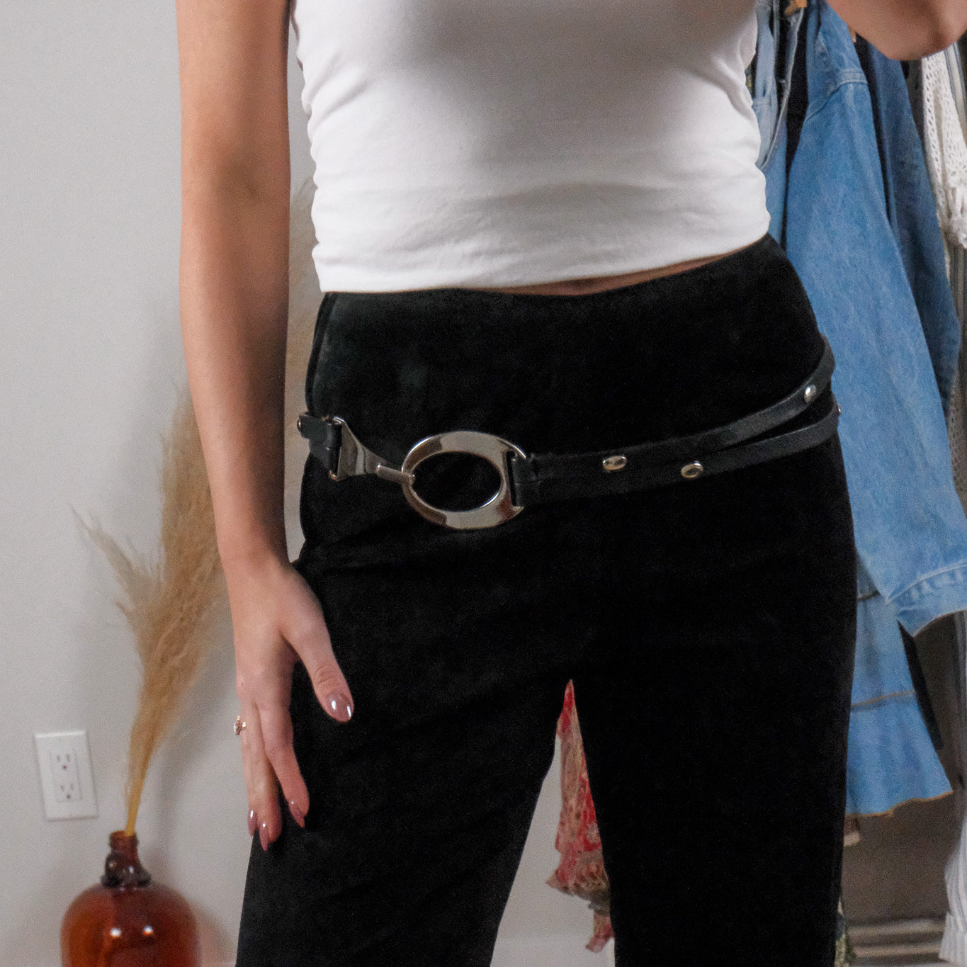 Made in Canada x Vintage x Danier Leather Clasp Belt (S/M)