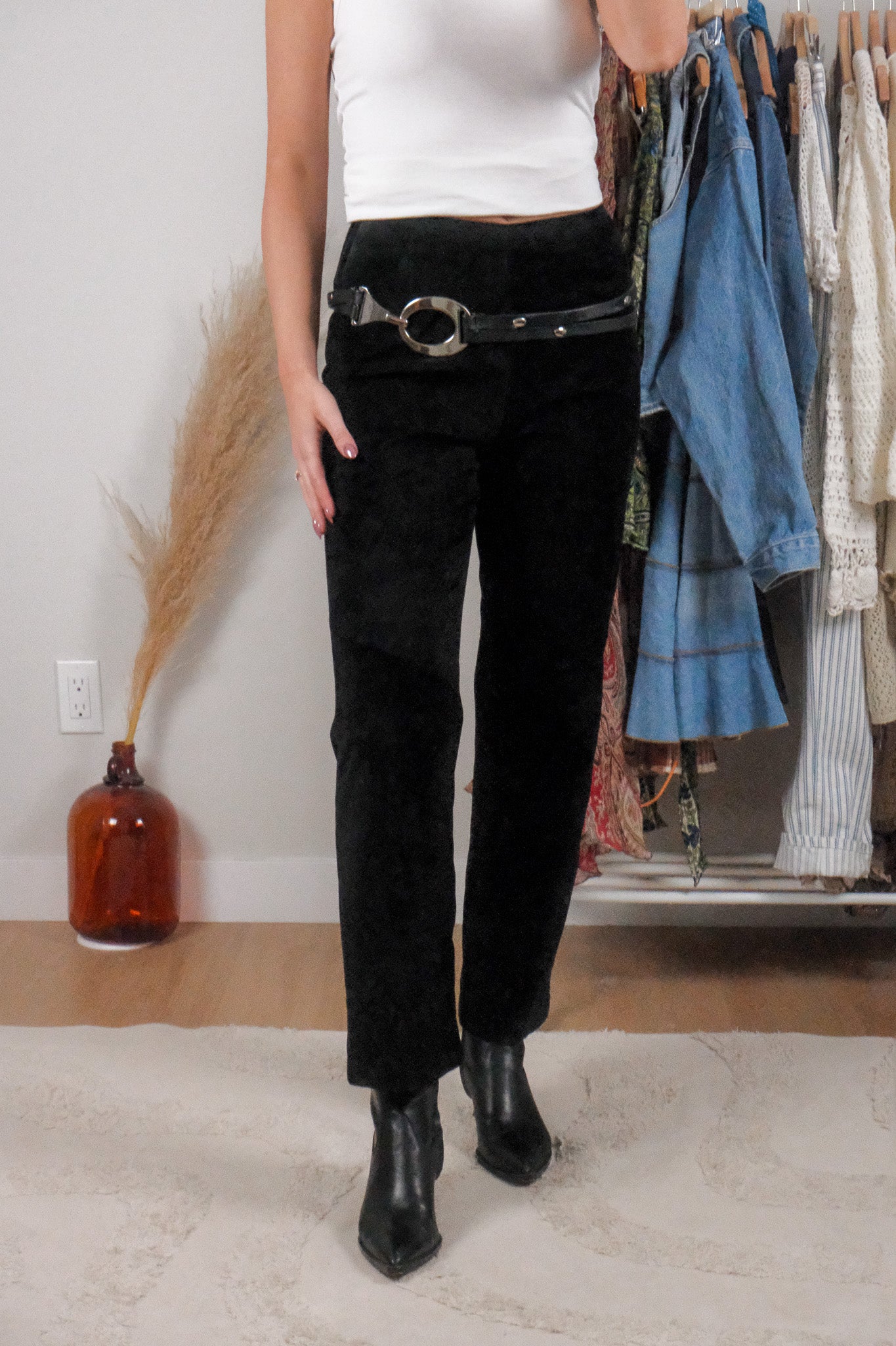 Made in Canada x Vintage x Danier Suede Midrise Straight Leg Pants (4)