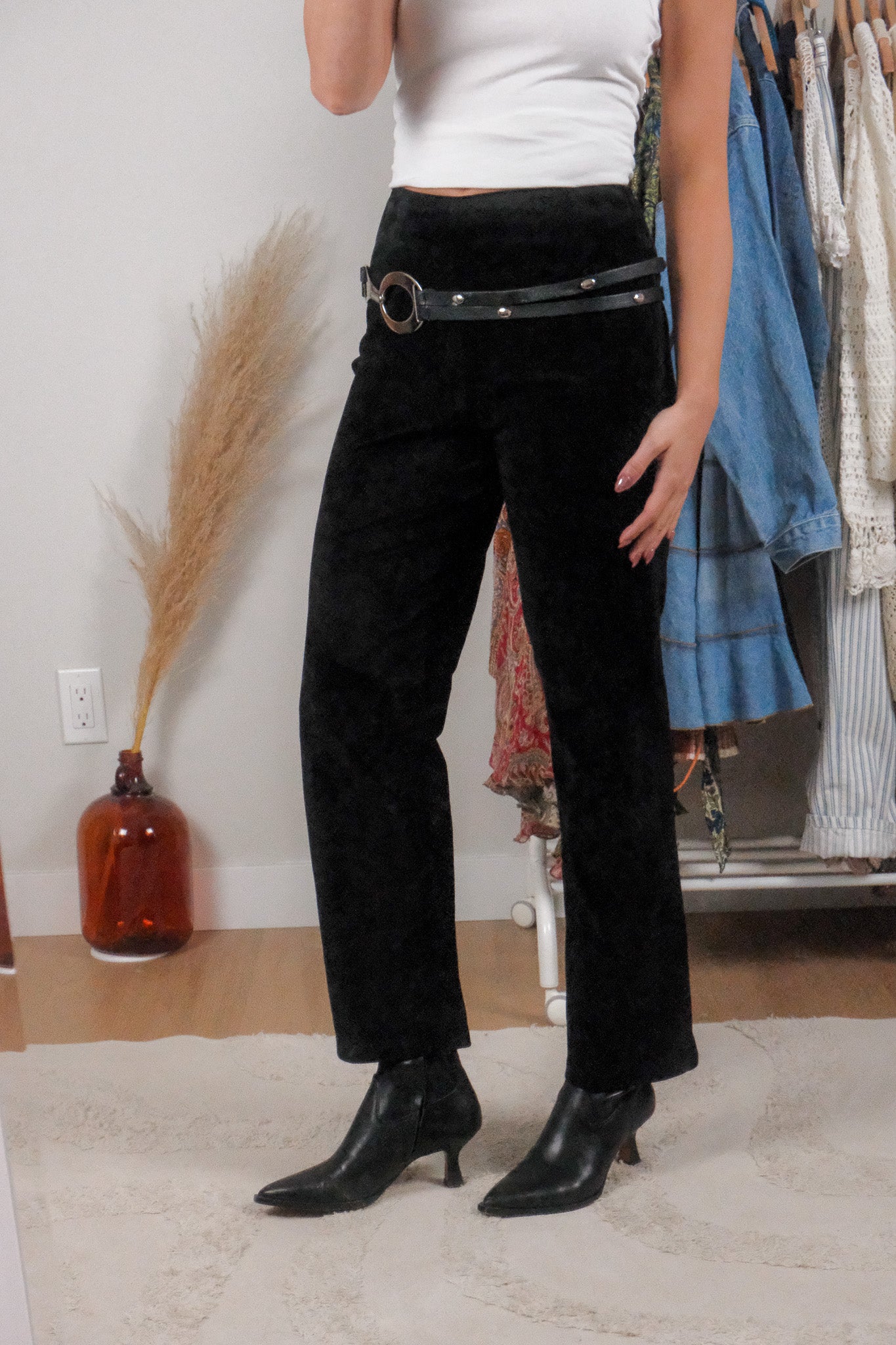 Made in Canada x Vintage x Danier Suede Midrise Straight Leg Pants (4)