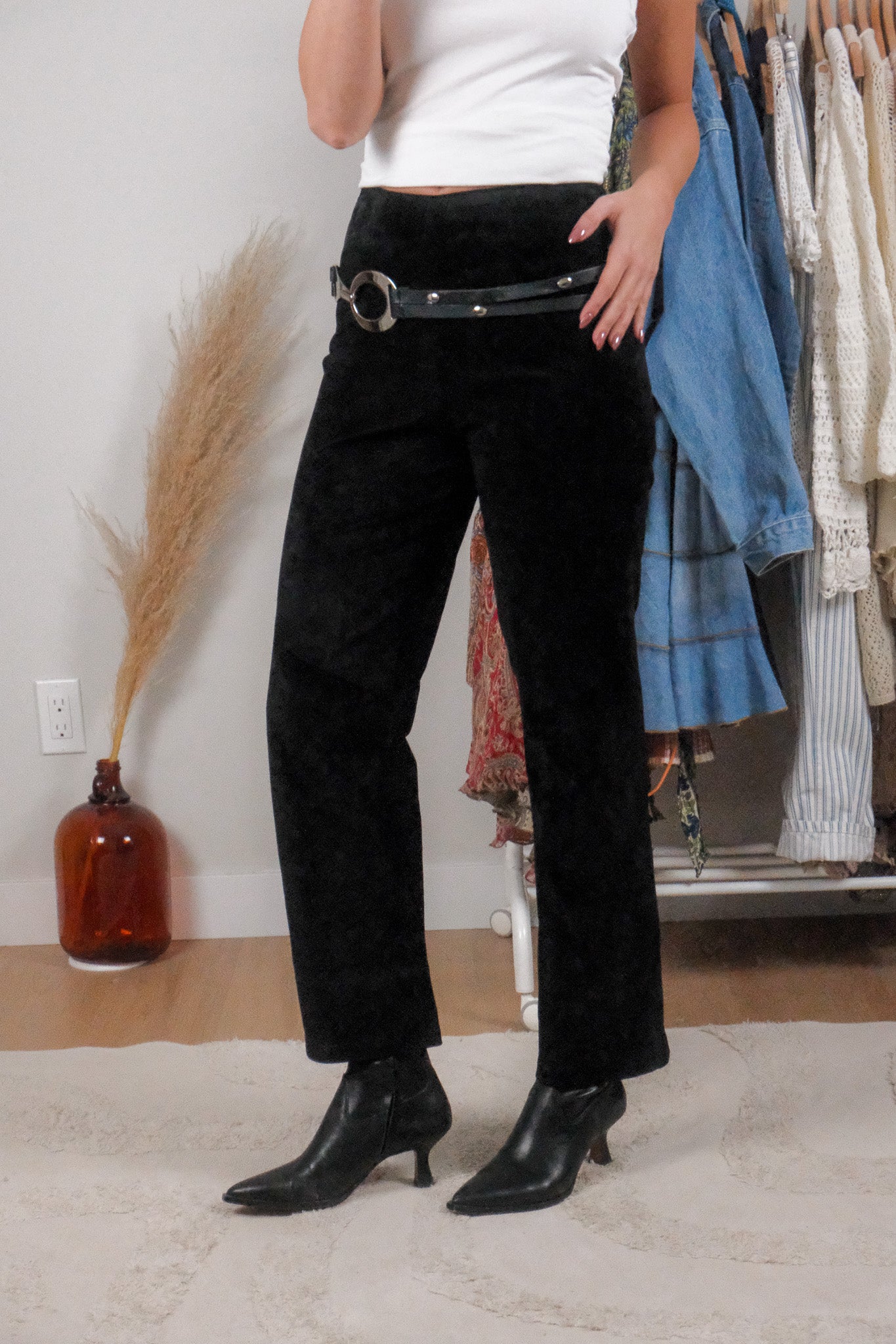 Made in Canada x Vintage x Danier Suede Midrise Straight Leg Pants (4)