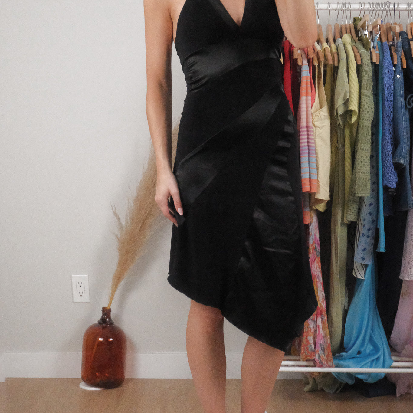 Made in Canada x Vintage x Halter Asymmetrical Midi Dress (6)