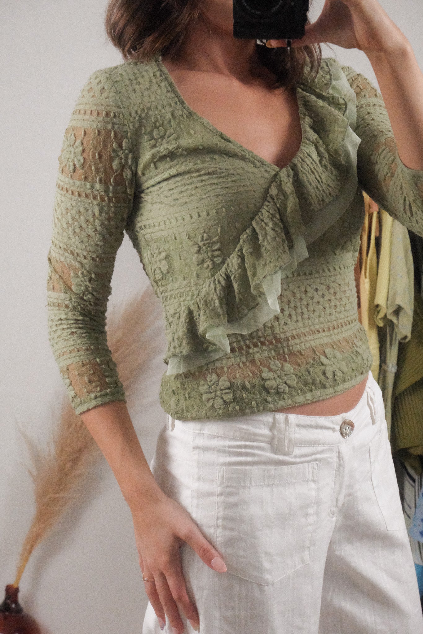 Made in Canada x Vintage x Lace Ruffle Blouse (S)
