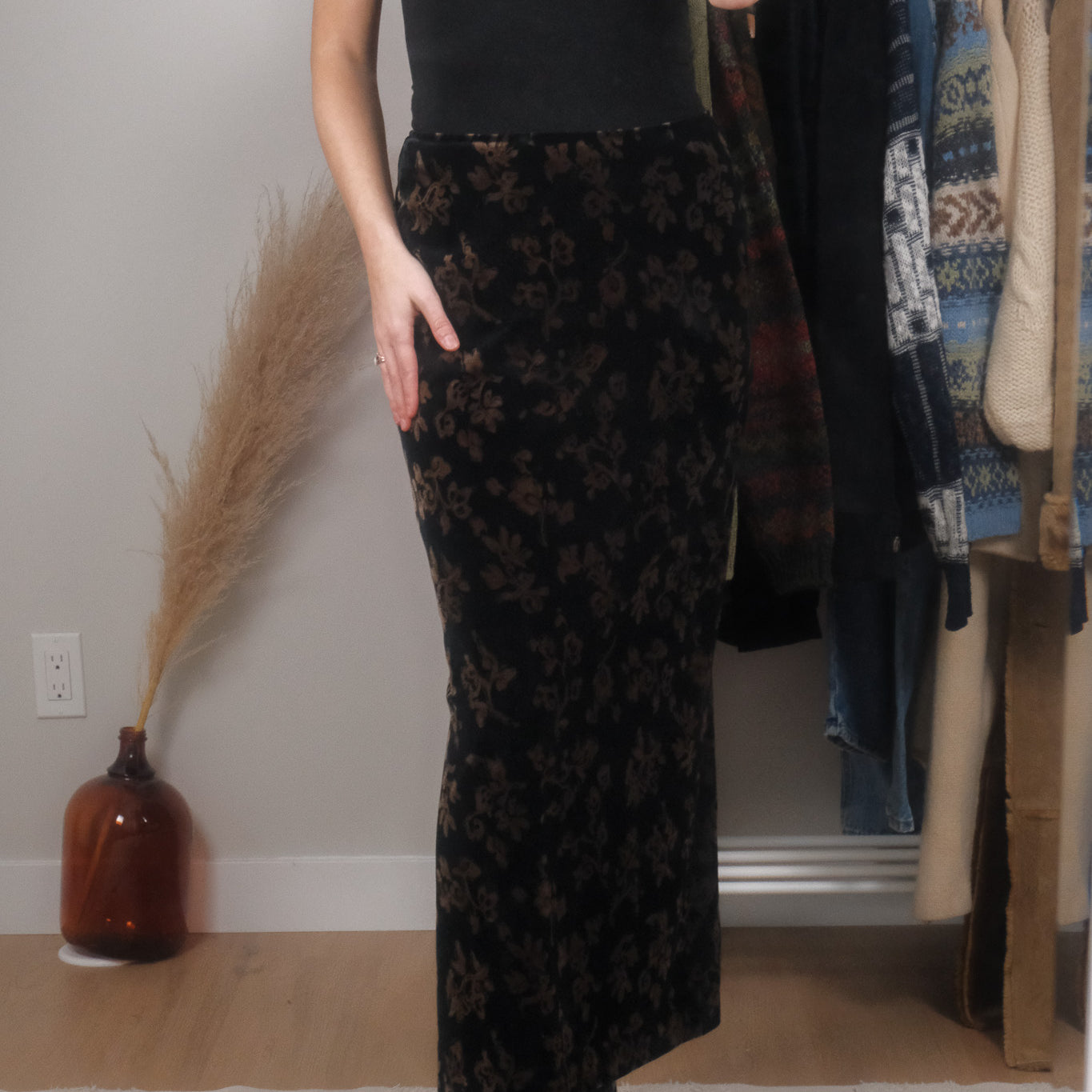Made in Canada x Vintage x Velvet Patterned Maxi Skirt (8)