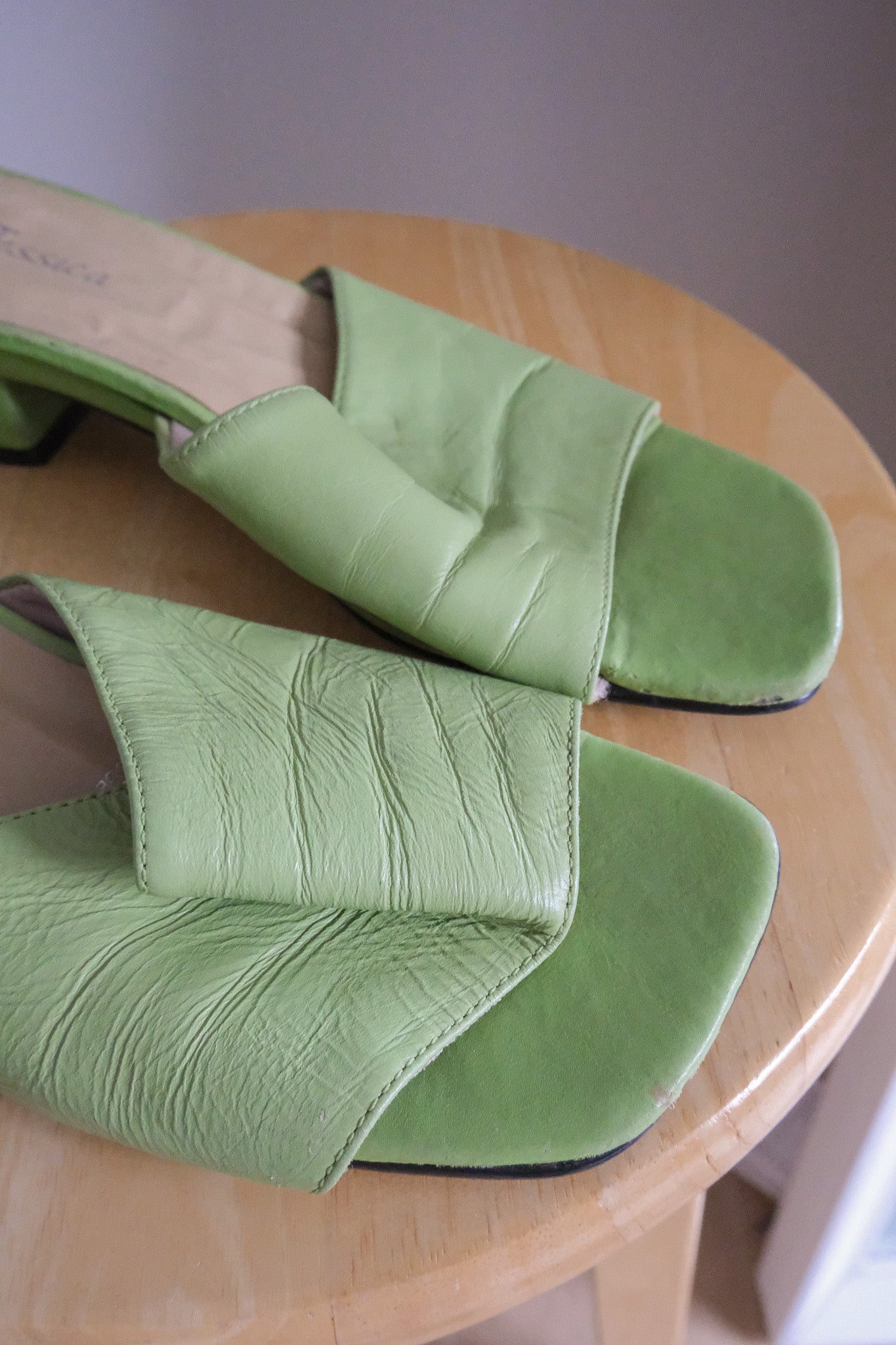 Vintage x Leather x Mules (7.5/8)