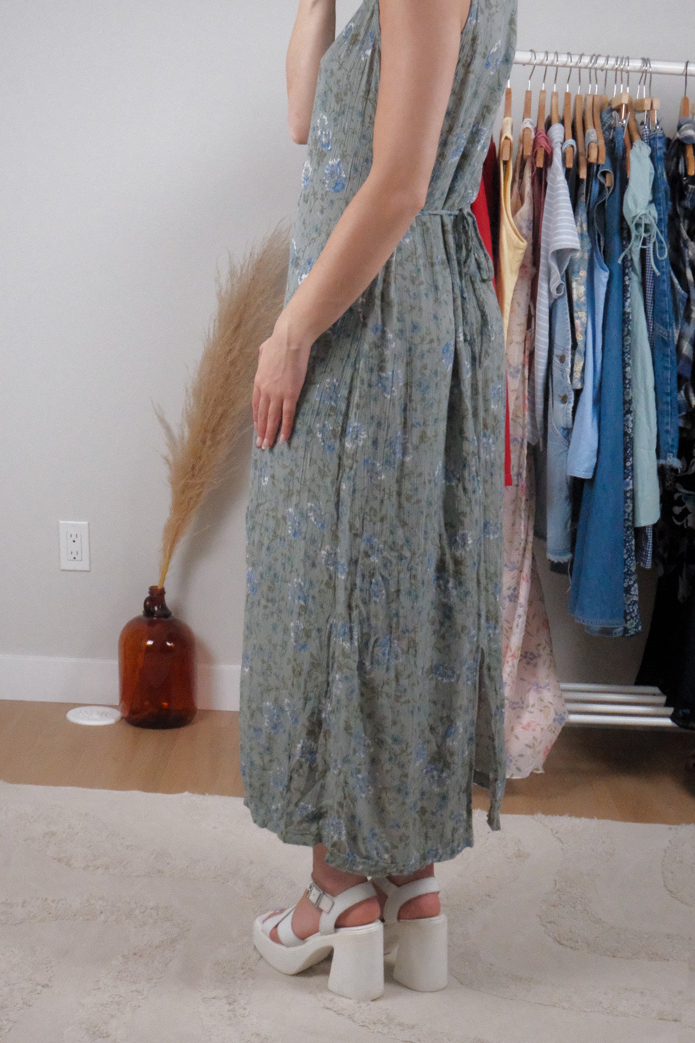 Made in Canada x Vintage x Floral Crinkle Maxi Dress (10/12)