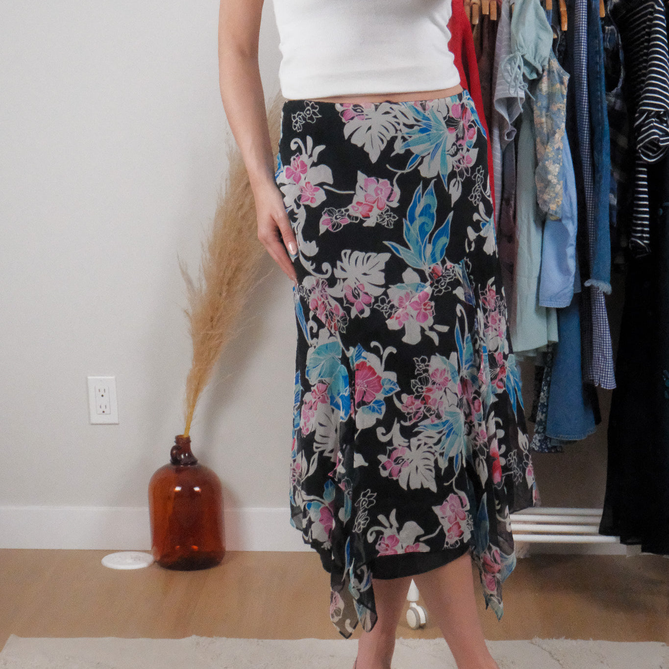 Vintage x 100% Silk Patterned Midi Skirt (4-8)