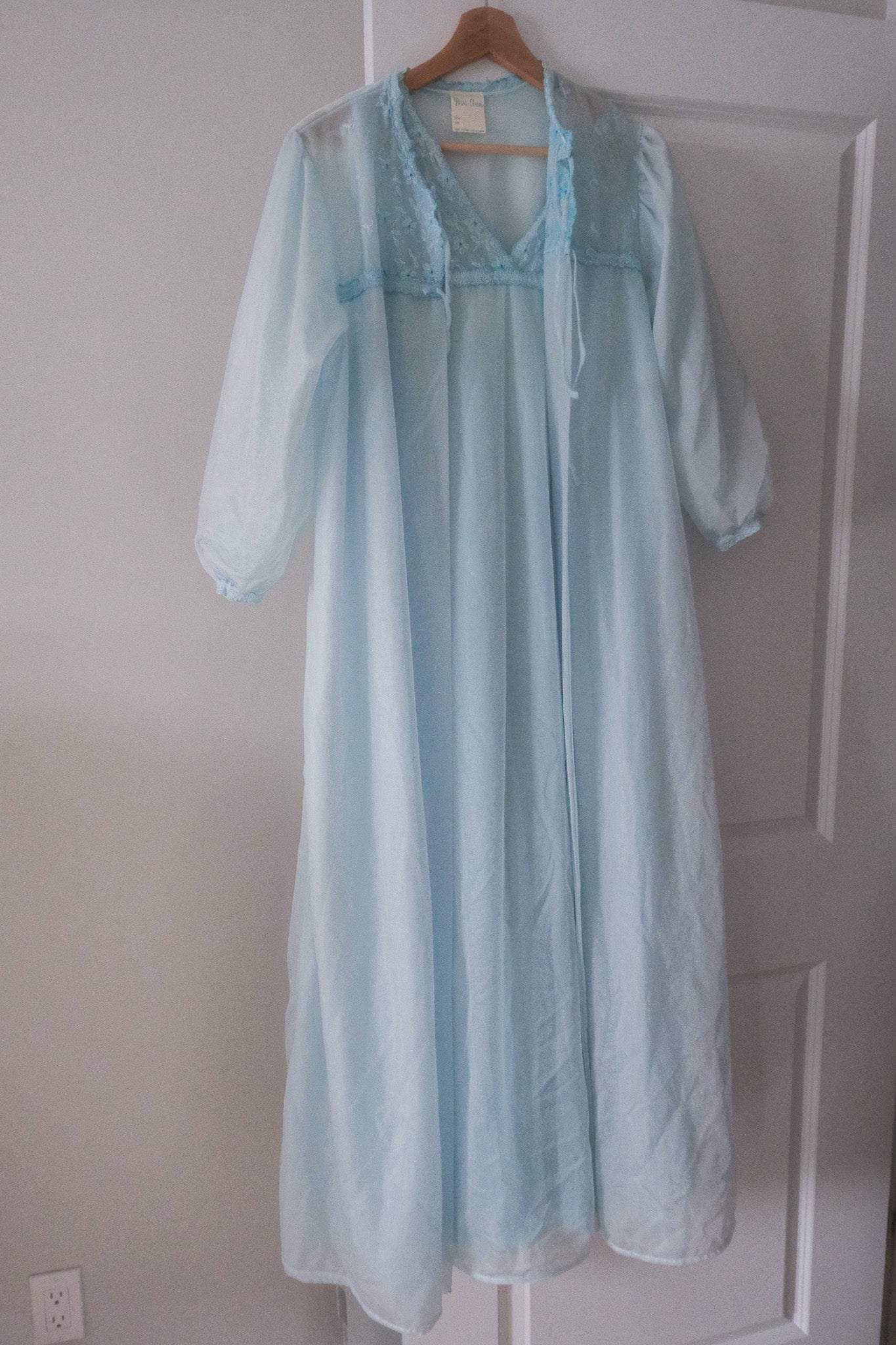 Made in Canada x Vintage x Robe + Slip Set (S/M)