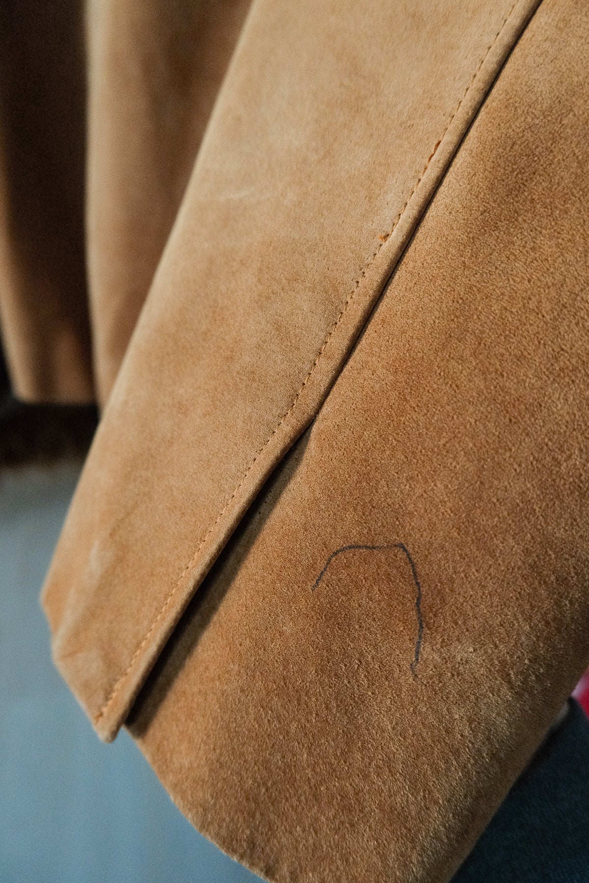 Vintage x Holt Renefrew Suede Blazer (6/8)