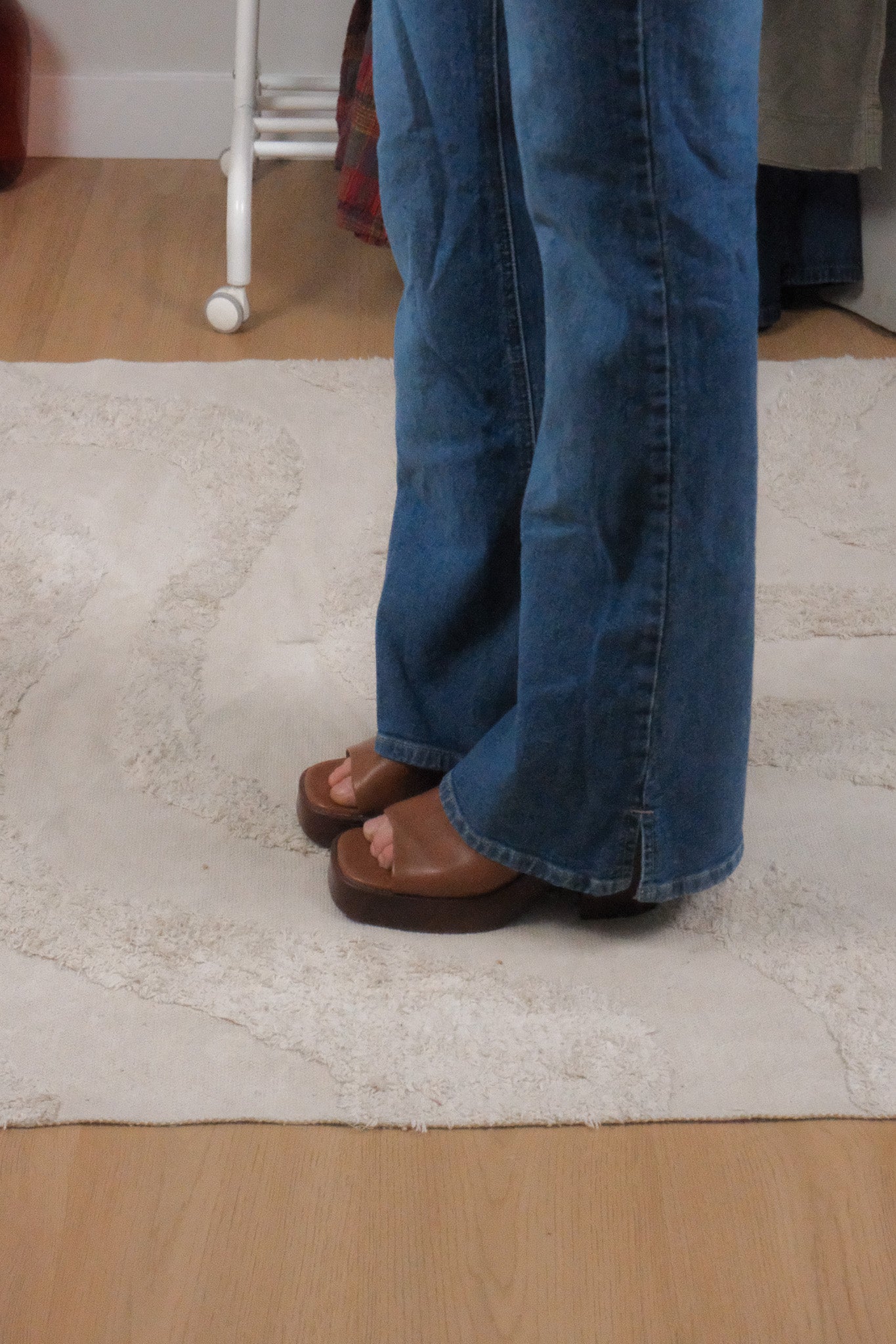 Vintage x Low-Rise Flare Jeans (6)