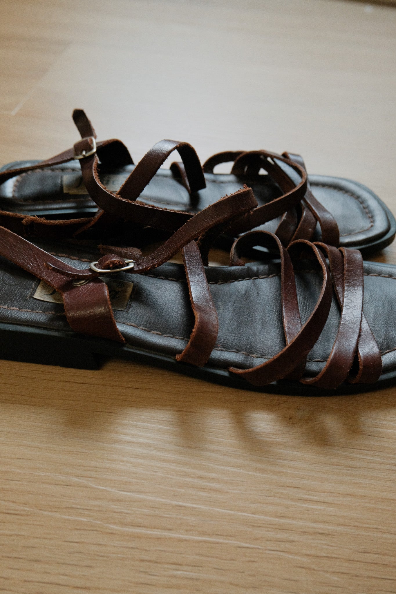 Vintage x Leather Sandals (6.5/7)