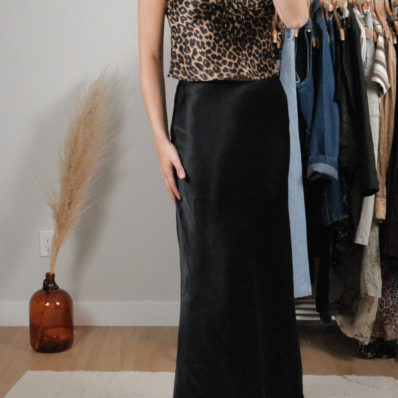 Made in Canada x Vintage x Satin Maxi Skirt (S)