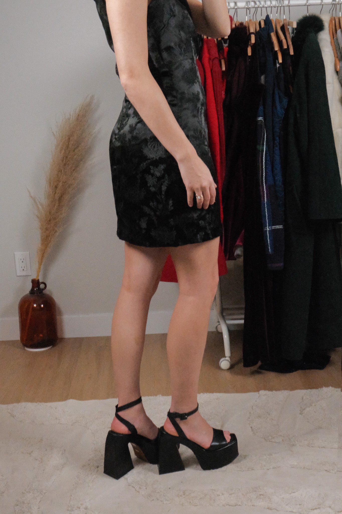 Made in Canada x Vintage x Shimmer Velvet Trim Floral Midi Dress (S)