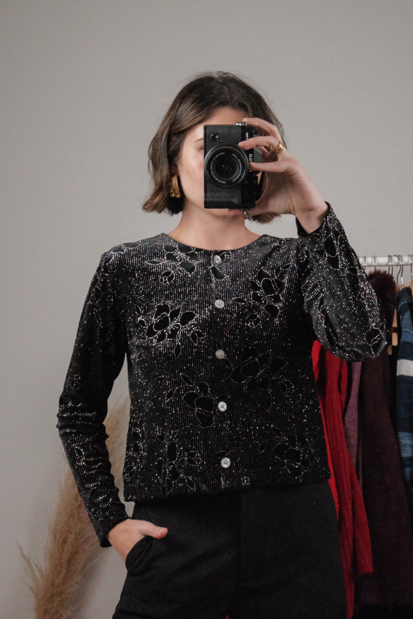 Made in Canada x Vintage x Velvet Floral Shimmer Cropped Cardigan (S)