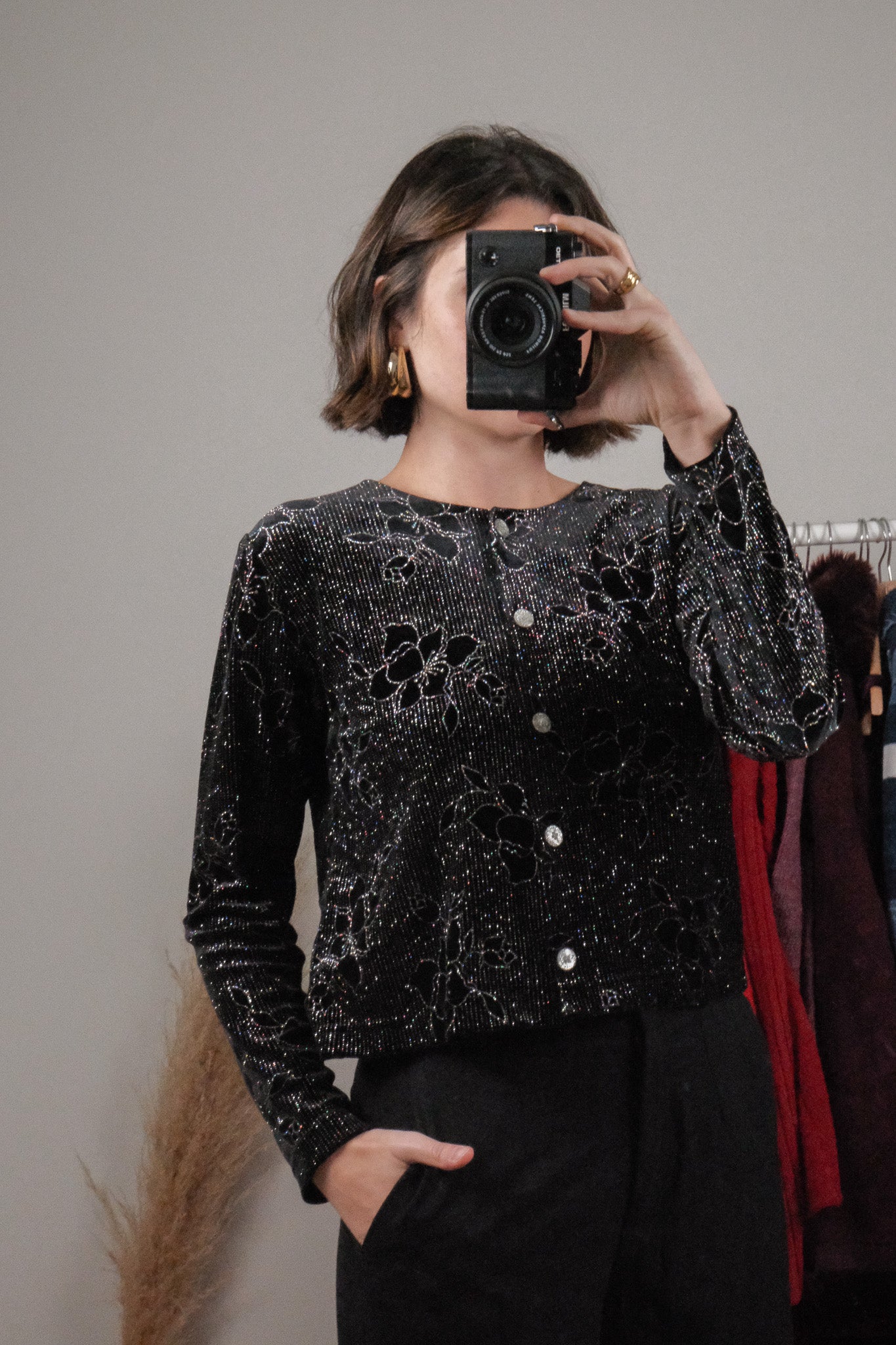 Made in Canada x Vintage x Velvet Floral Shimmer Cropped Cardigan (S)