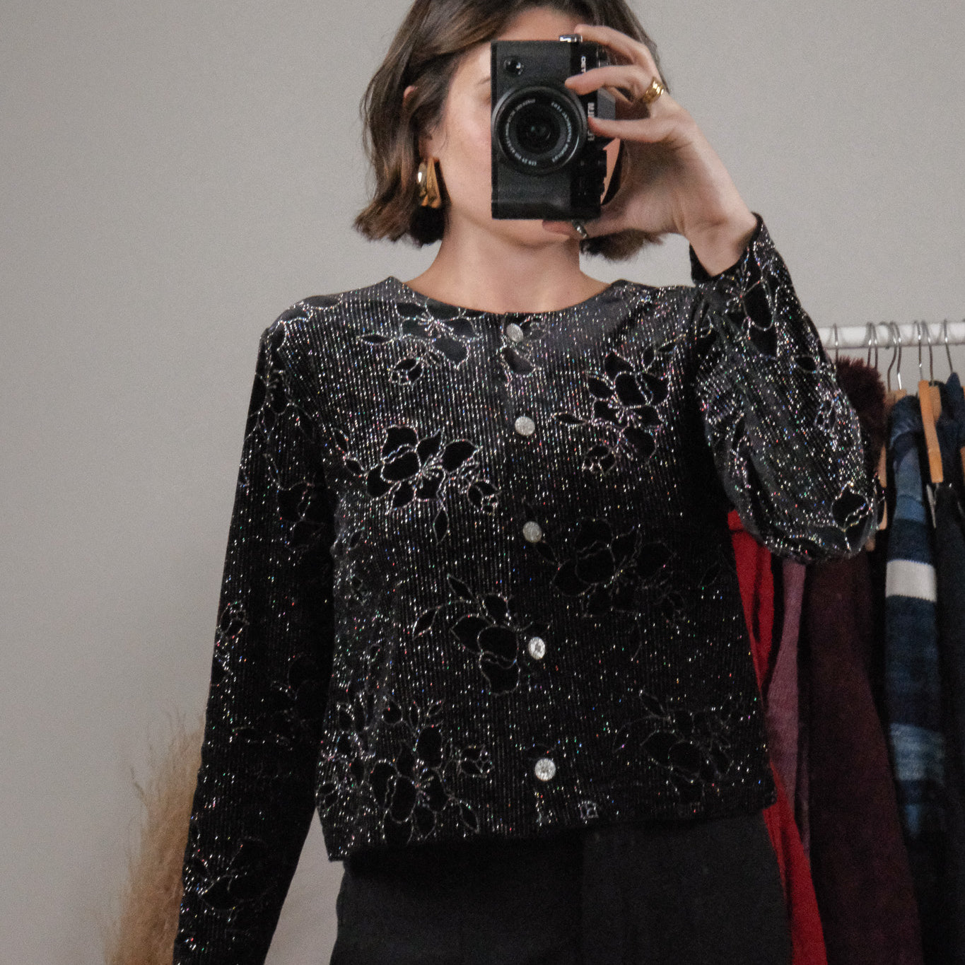 Made in Canada x Vintage x Velvet Floral Shimmer Cropped Cardigan (S)