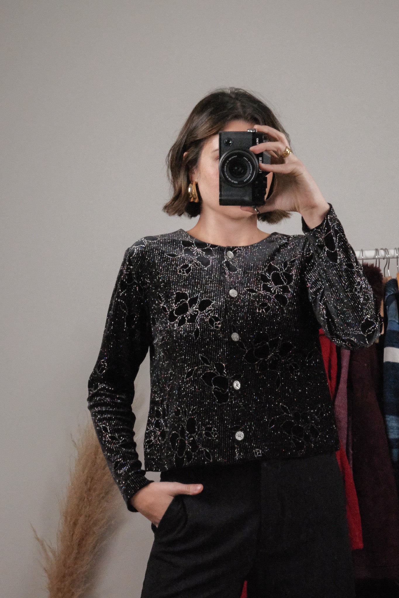 Made in Canada x Vintage x Velvet Floral Shimmer Cropped Cardigan (S)