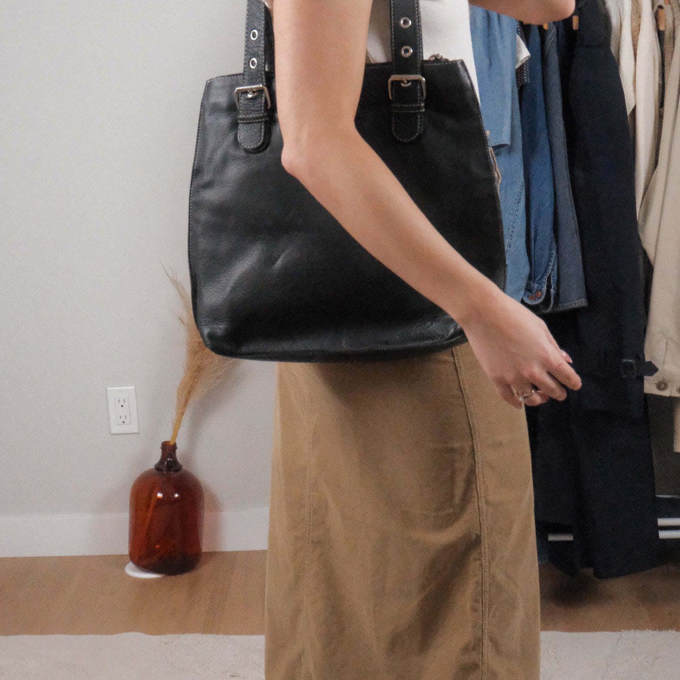 Vintage x Danier x Leather Buckle Purse