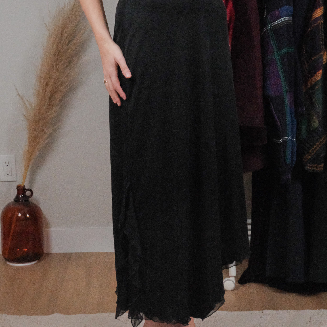 Made in Canada x Vintage x Mesh Ruffle Maxi Skirt (M/L)